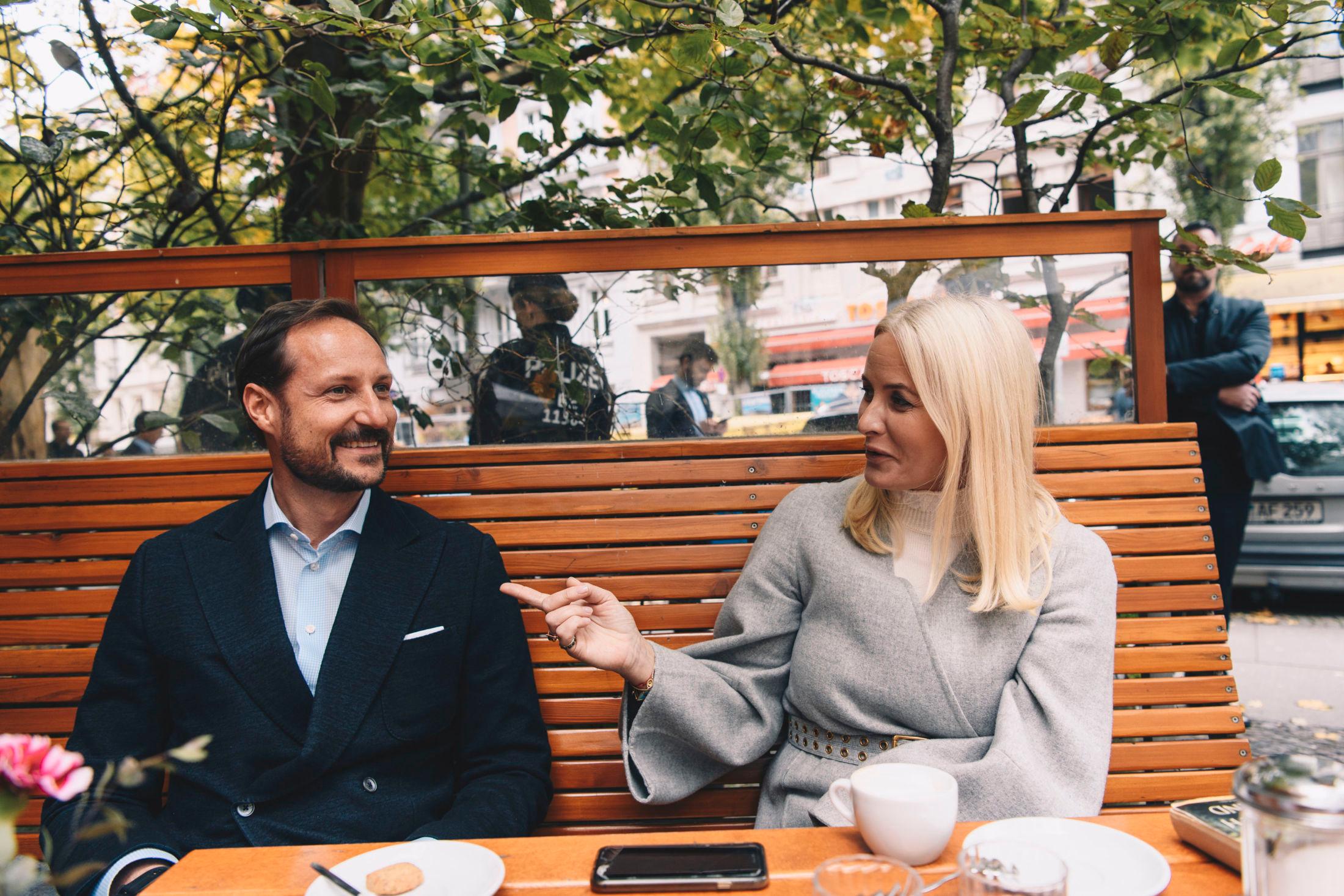 EKTEPAR I GAMLEDAR: Kronprins Haakon og kronprinsesse Mette-Marit stilte i et åpenhjertig intervju med VG i Berlin i forkant av bokmessen i Frankfurt. Foto: Ola Vatn, VG