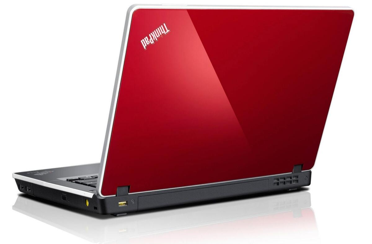 Lenovo ThinkPad Edge E520 i rød utførelse.
