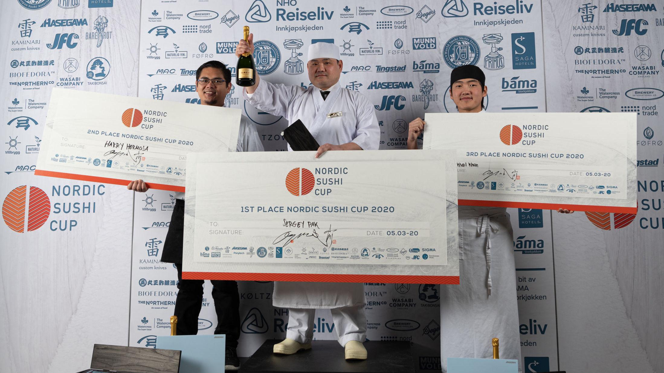STORESLEM: Norge tok første-, andre- og tredjeplass under det nordiske mesterskapet i sushi. Fra venstre Harry Hermosa, Sergey Pak og Mikhail Khan. Foto: Haakon Hoseth