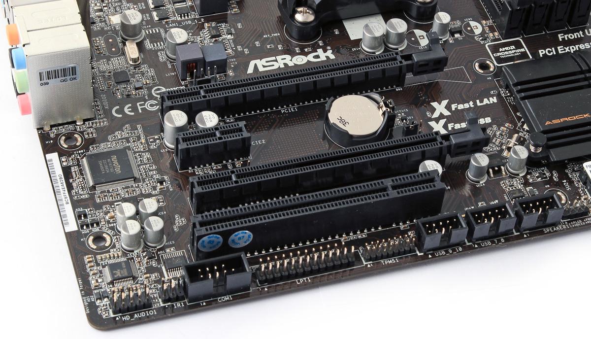På ASRock FM2A88M Extreme 4+ finner vi to PCI Express x16-spor, et PCI Express x1-spor og et tradisjonelt PCI-spor.