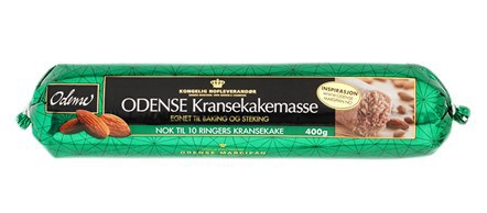 TITTET BAKPÅ: Denne kransekakemassen fra Odense inneholder mest sukker, dernest aprikoskjerner, og så mandler.