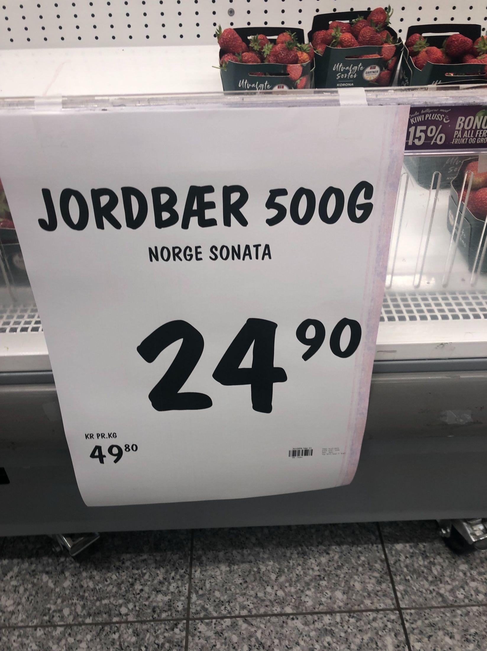UNDER 25: På Kiwi Bislett ble det tirsdag solgt 500 gram Sonata for 24, 90 kroner. Foto: Ingeborg Aspeli/VG