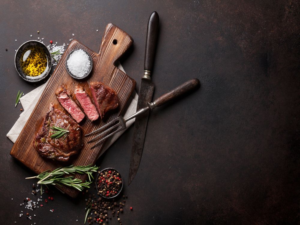 Rejäla grillbestick och vassa köttknivar – fina tips