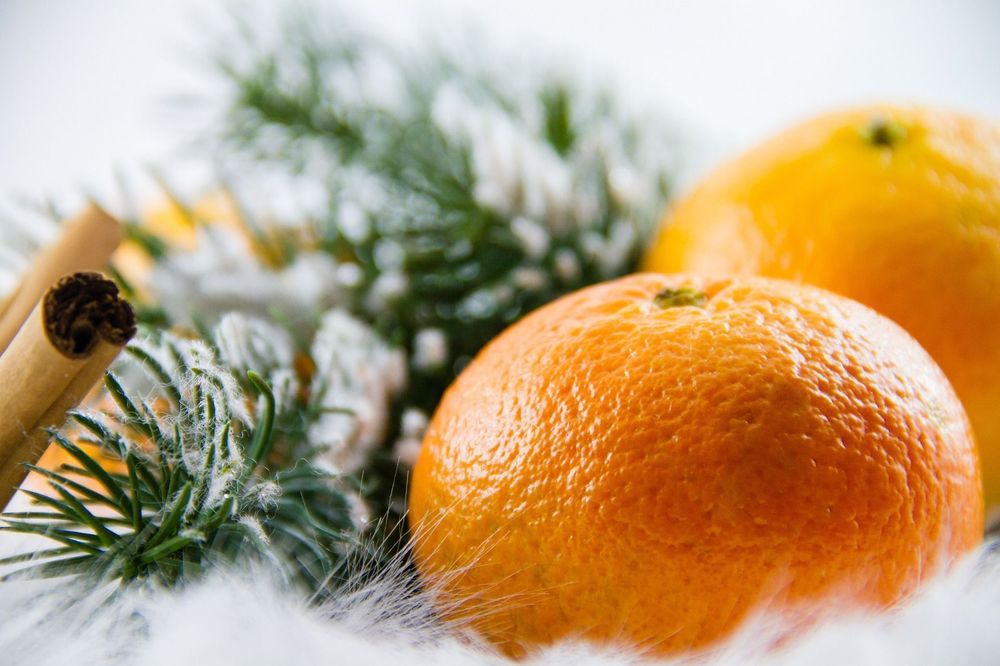 SITRUSKOS: Er det en ting du kan kose deg med (nesten) ubegrenset denne julen, så er det clementiner! En clementin på meduim størrelse gir knappe 24 kcal.