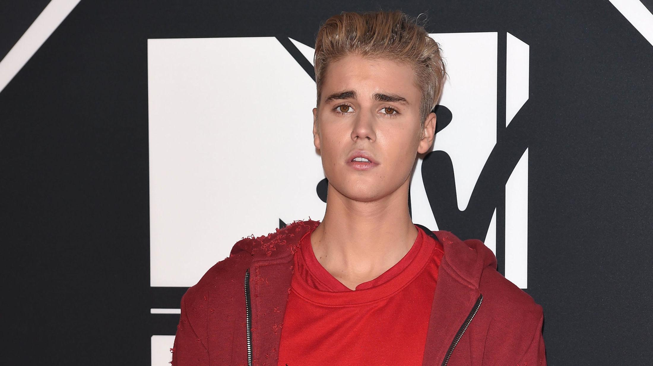 SÆREGEN STIL: Etter drøye åtte år i rampelyset har Bieber eksprimentert med flere stiler og ikke minst hårsveiser. Foto: Getty Images