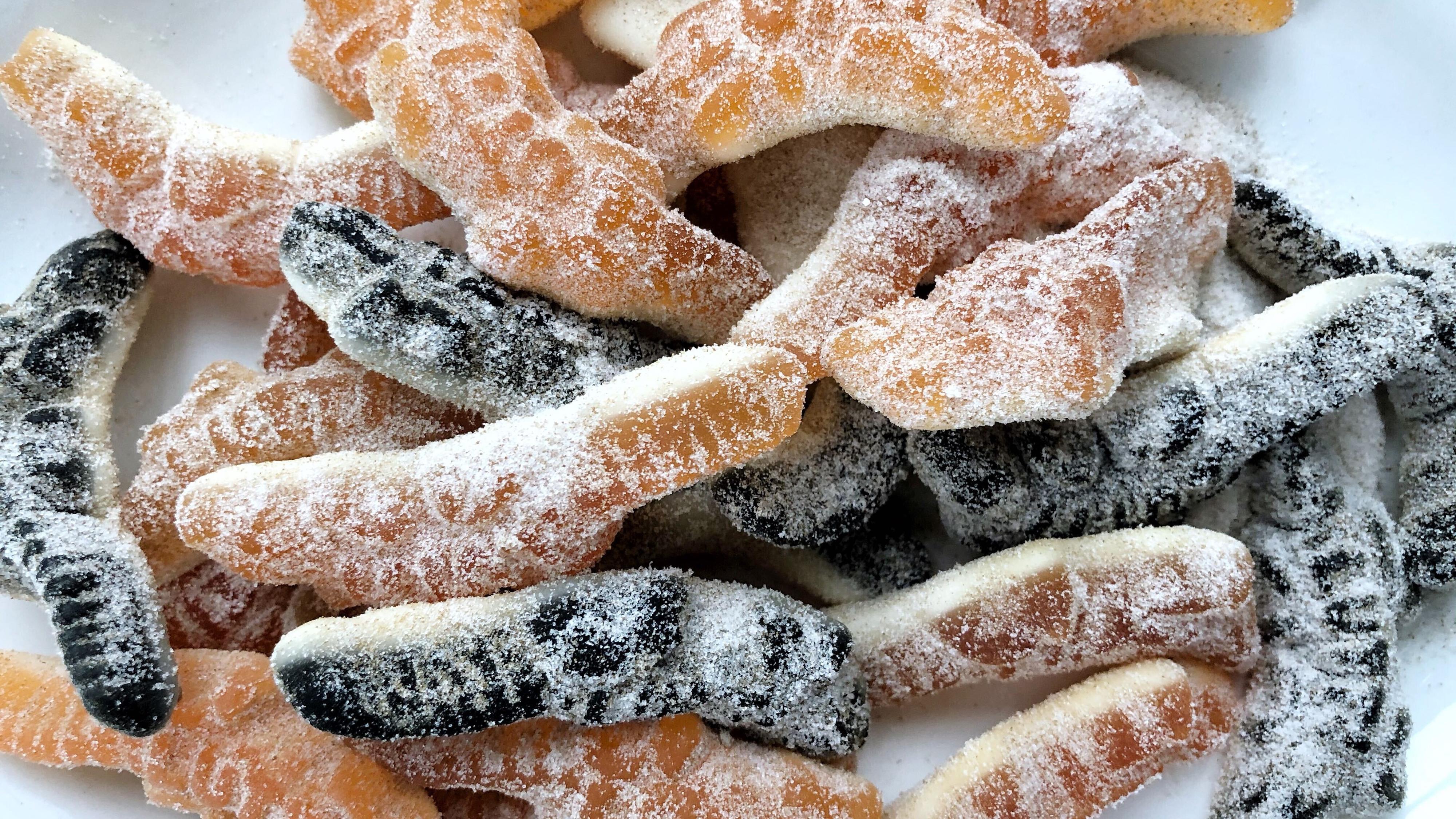 SØT EKSPLOSJON: Salget av de to godteriene Hockeypulver og krokodiller har eksplodert, melder matvarekjedene.