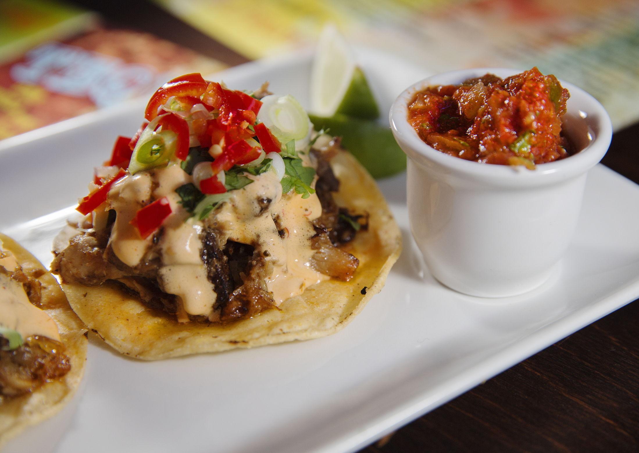 GATEMAT: Taco i «ny» forkledning er blitt den nye gourmetmaten. Foto: Magnar Kirknes/VG