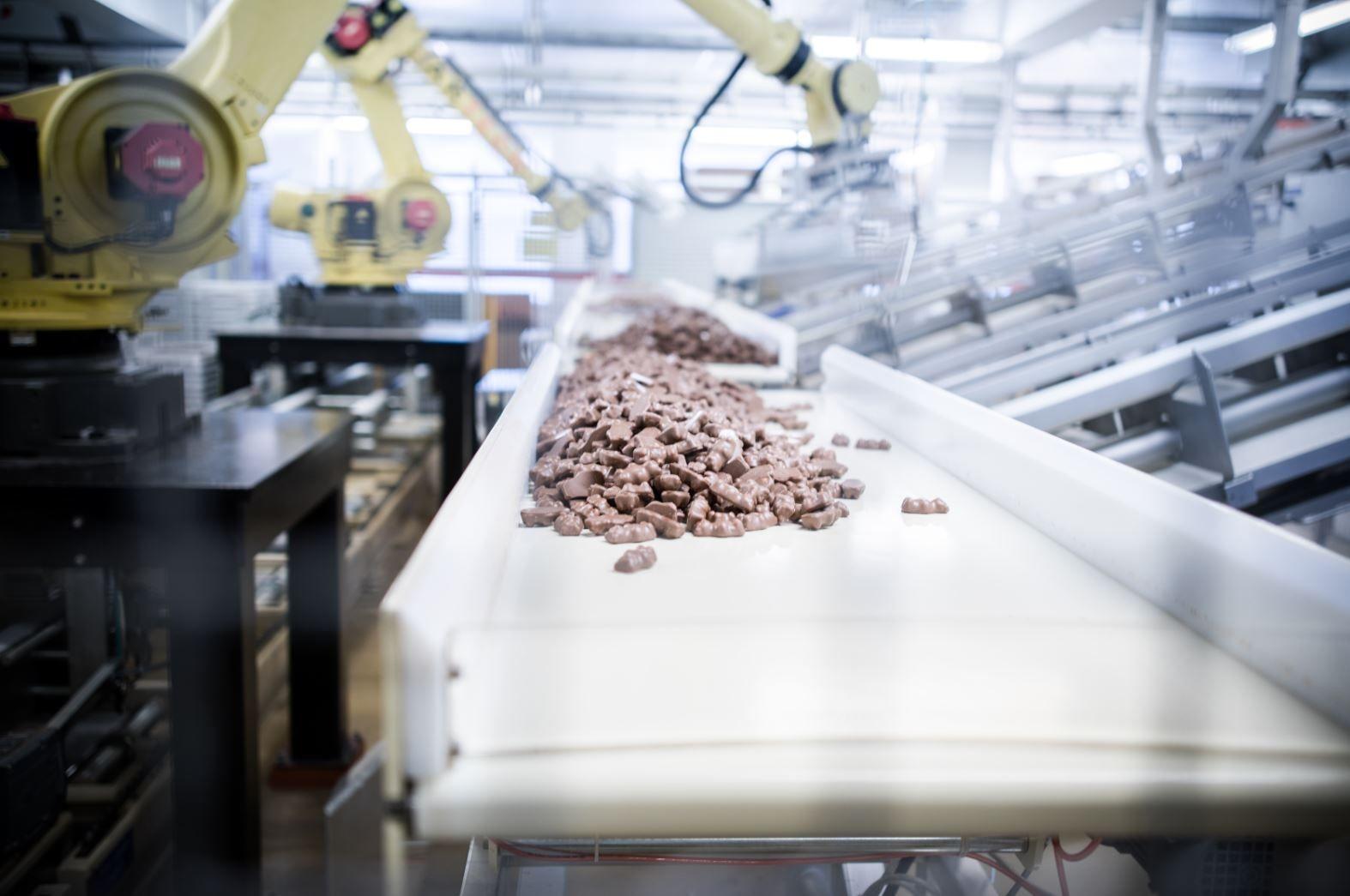 Maskiner har overtatt produksjonen på godterifabrikken. Foto: Gerhardsen & Karlsen.