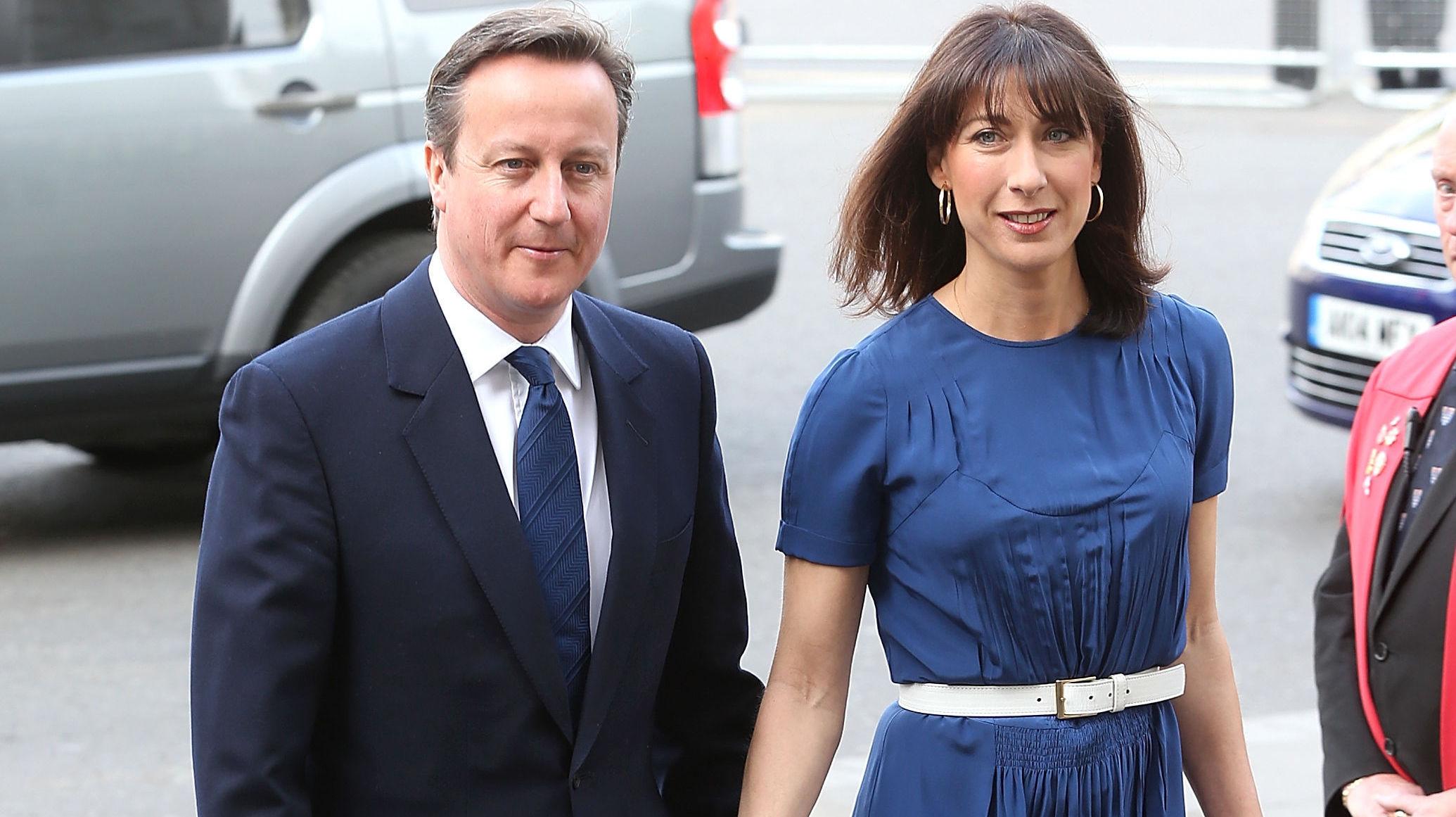 MATCHENDE PAR: Her matcher David Camerons slips til Samantha Camerons kjole - uten at det er påfallende. Foto: Getty Images