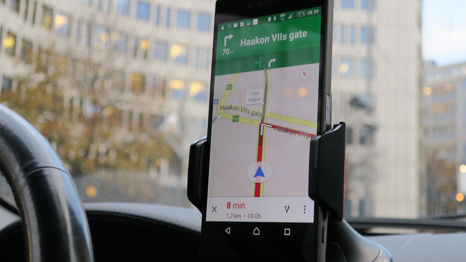 En lyssterk 5,5-tommer skjerm kommer godt med om du vil bruke Z5 Premium som navigasjonsverktøy i bilen. Foto: Espen Irwing Swang, Tek.no