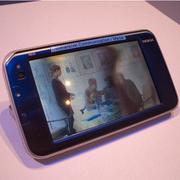 Dette er altså en N810 med 3D-skjerm. 3D-effekten er selvsagt ikke fangen opp av kameraet. (Foto: pocket-lint.com)