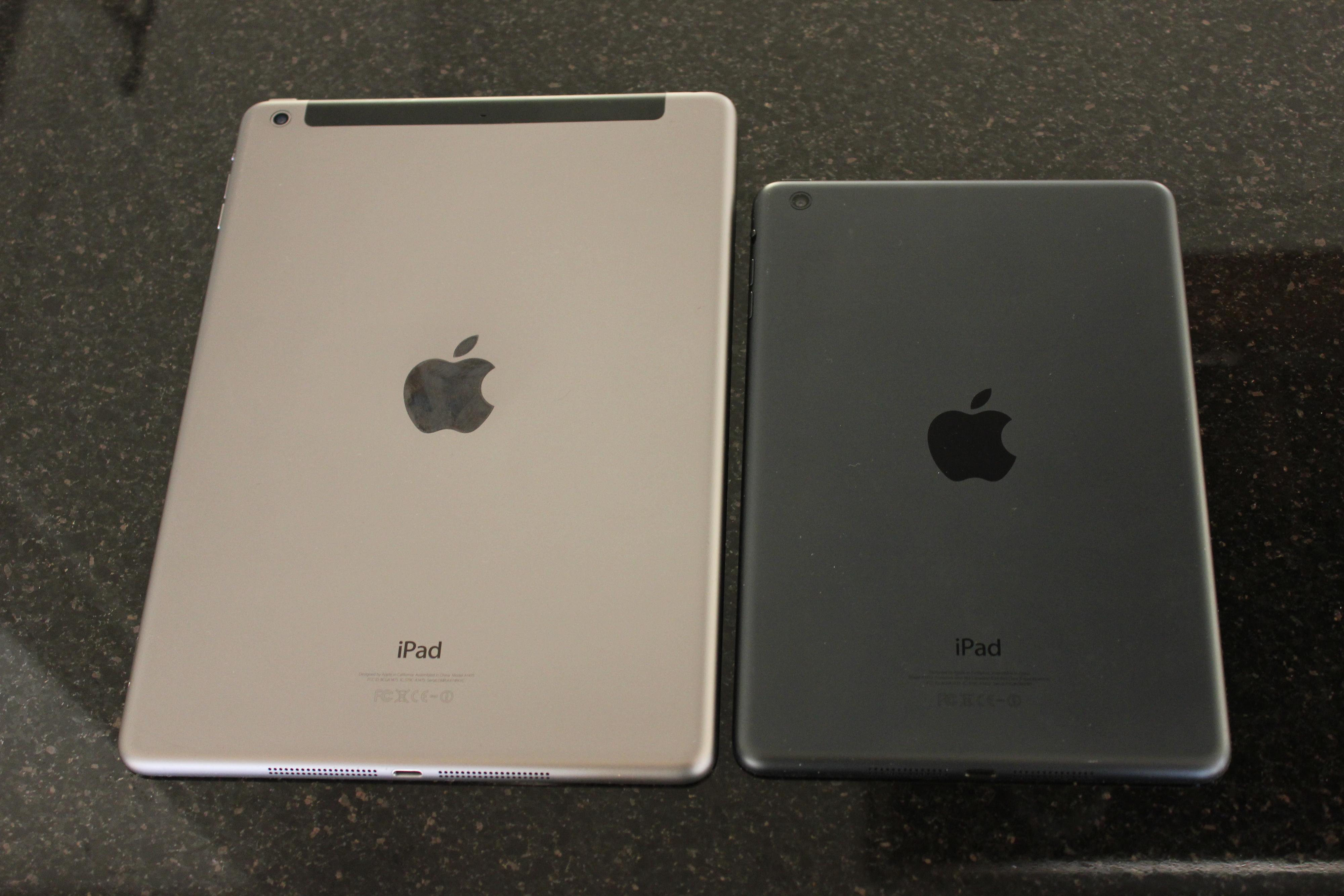 Her er iPad Air sammen med iPad mini. Likheten er slående.Foto: Espen Irwing Swang, Amobil.no