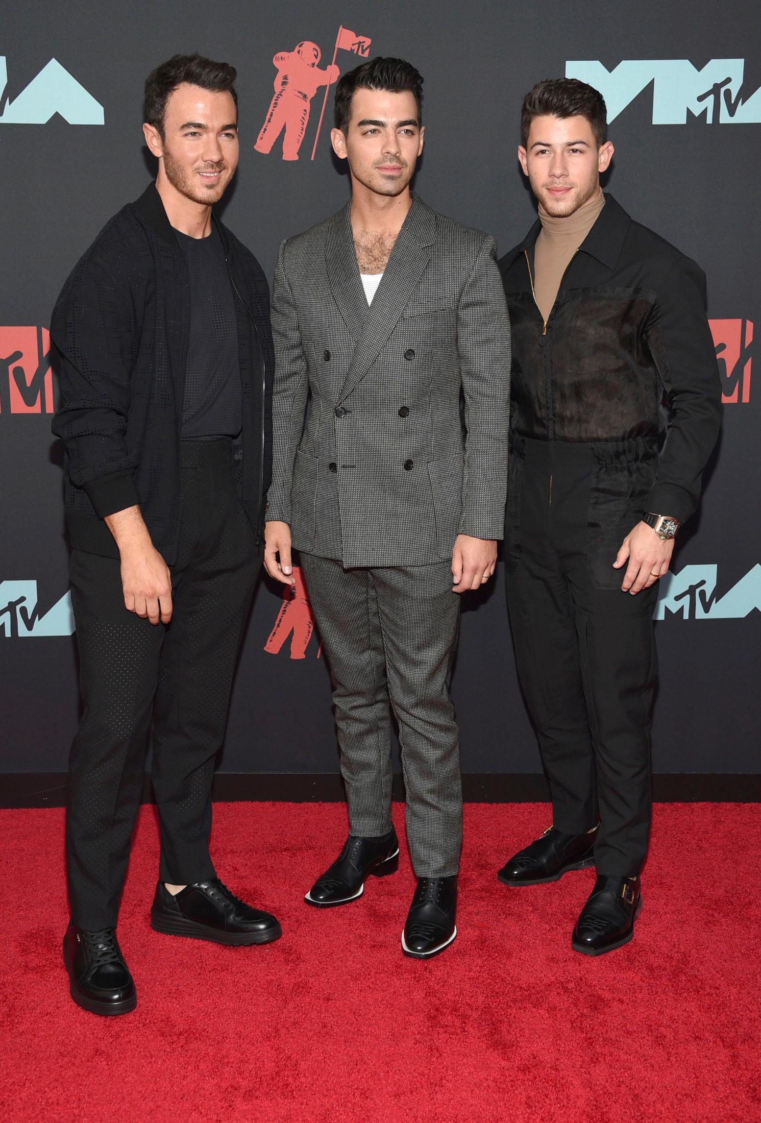 3x JONAS: Kevin Jonas (f.v.), Joe Jonas og Nick Jonas. Foto: Evan Agostini/Invision/AP.