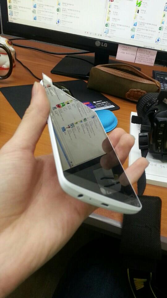 Skal vi dømme ut fra dette bildet blir også LG G3 en telefon med svært smale rammer rundt skjermen.Foto: Phonearena.com