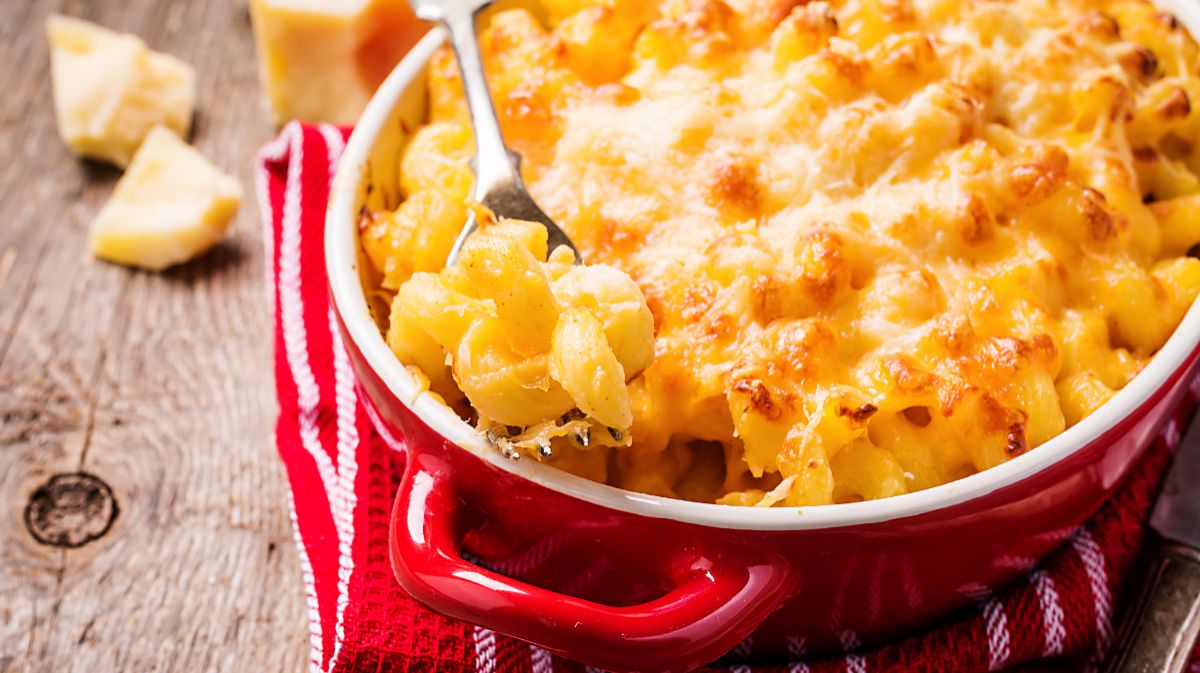 Mac and cheese – gratinerad i ostsås.