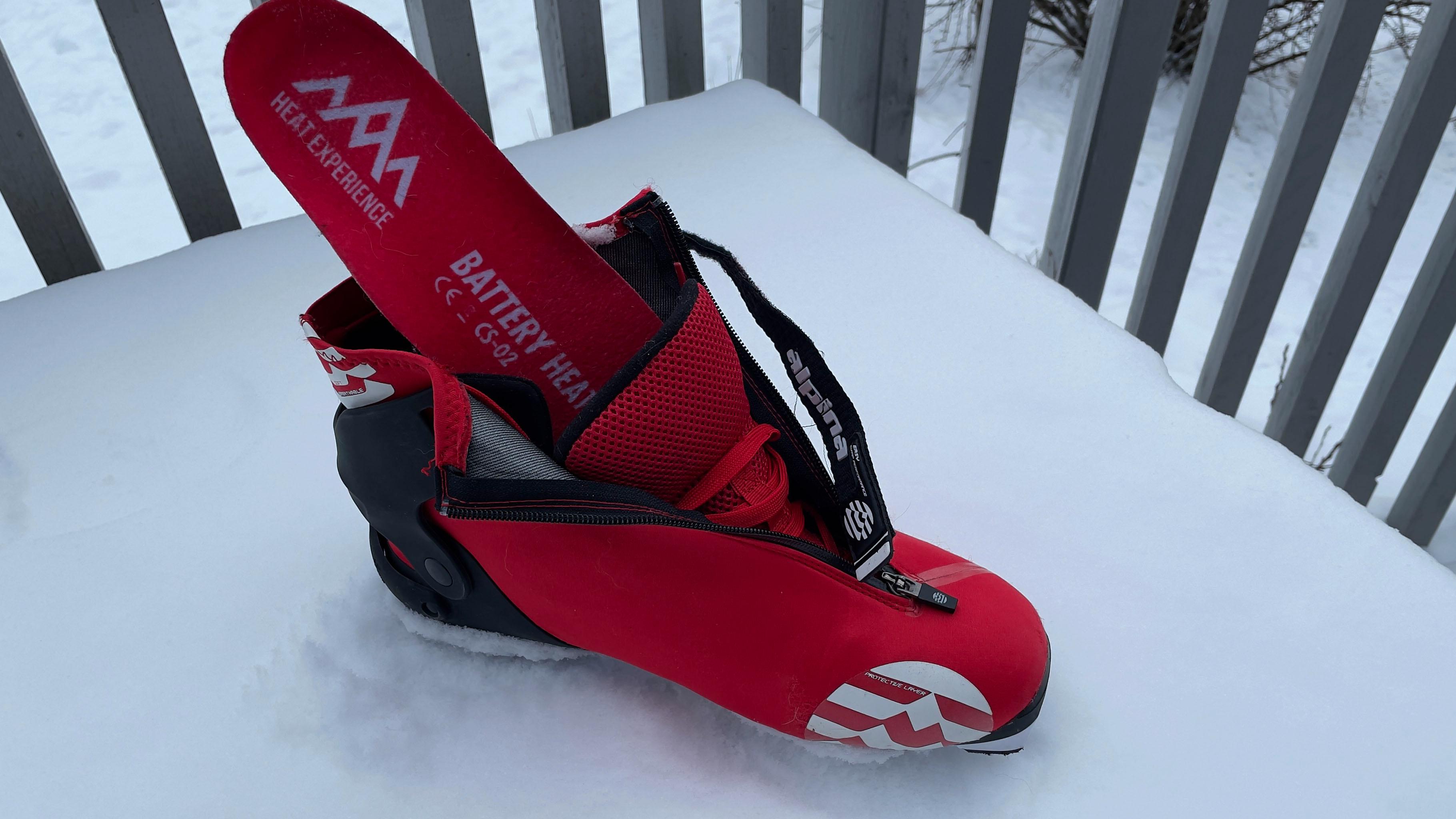 I skiskoen blir sålene litt vel store når skoen passet akkurat fra før av. 