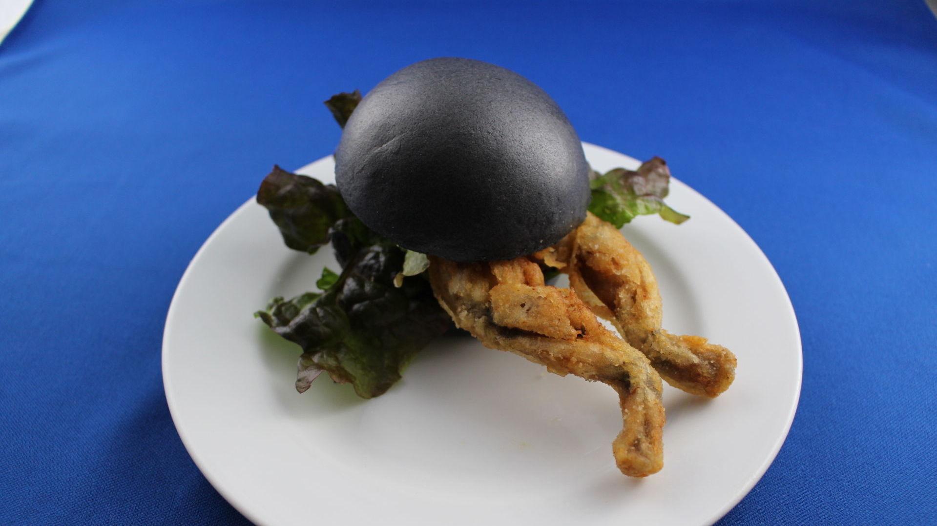 SPESIELT: Ikke akkurat en cheeseburger. Foto: Orbi Yokohama