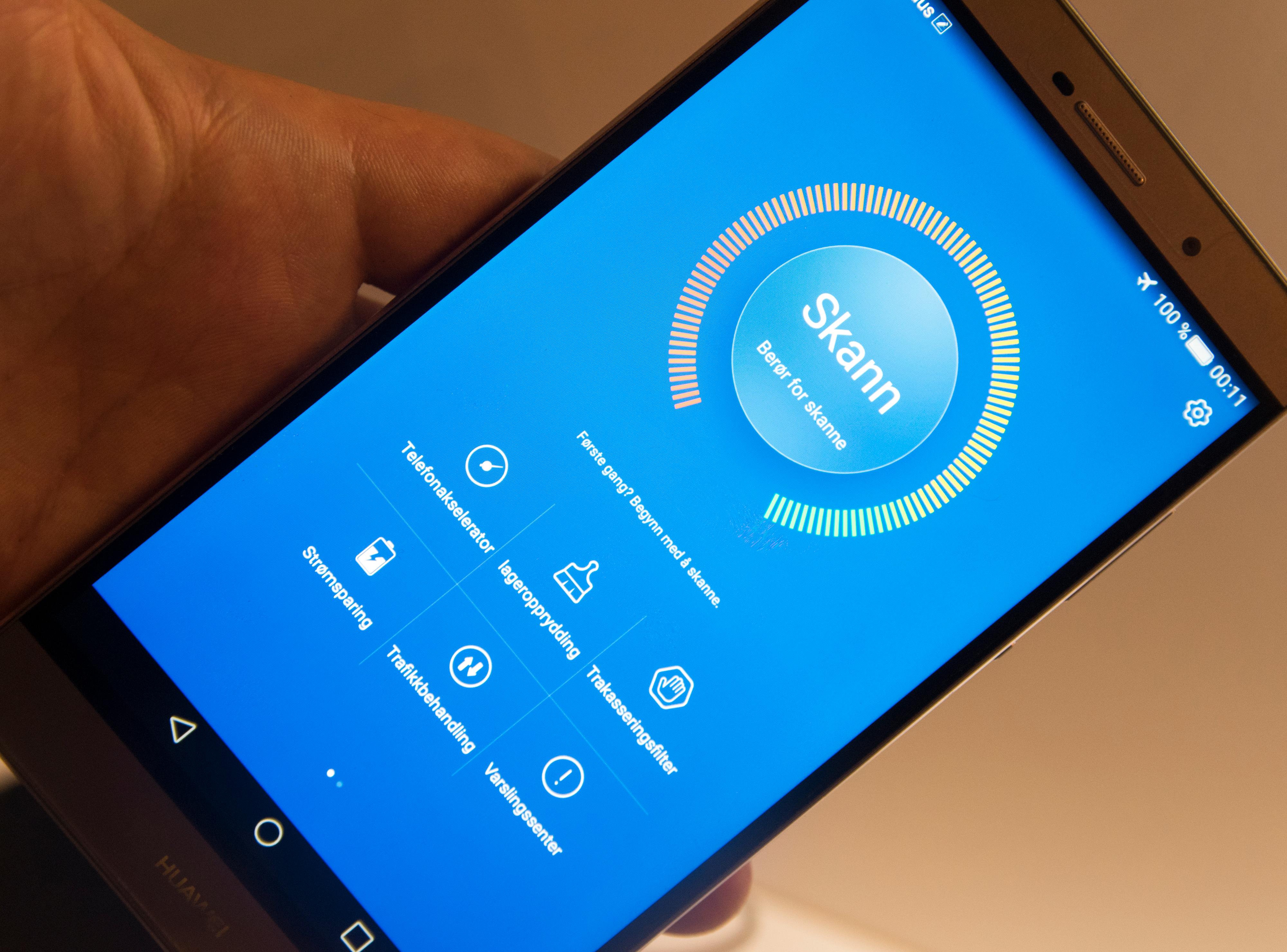 Huawei gjør mye med Android-menyene, og legger i tillegg ved egen programvare. Her er for eksempel en app som skal hjelpe deg med å holde telefonen ryddig og rask. Foto: Finn Jarle Kvalheim, Tek.no
