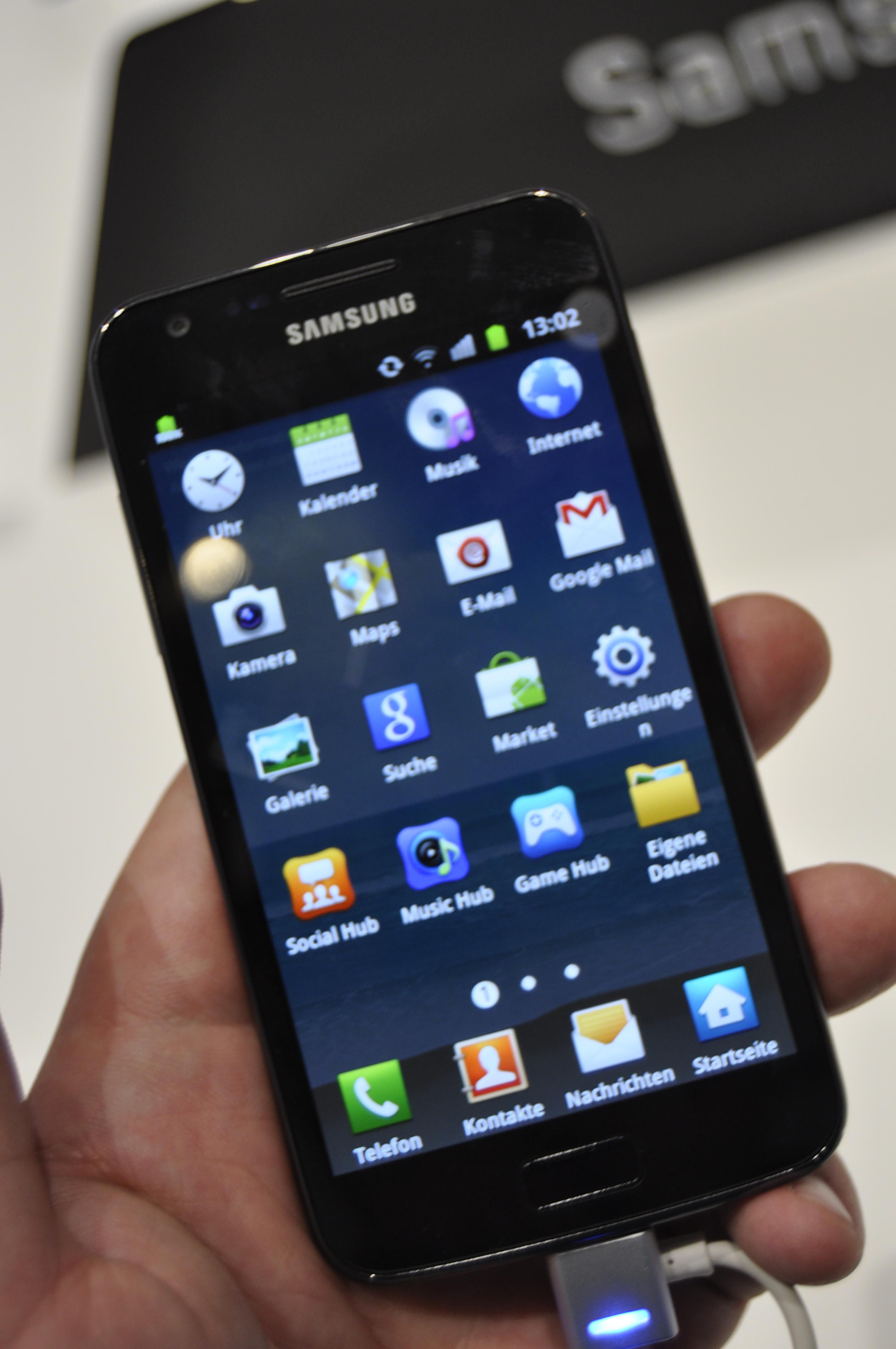 Galaxy S II LTE kjører Samsungs egne Touch Wiz-menyer oppå nyeste utgave av Android.