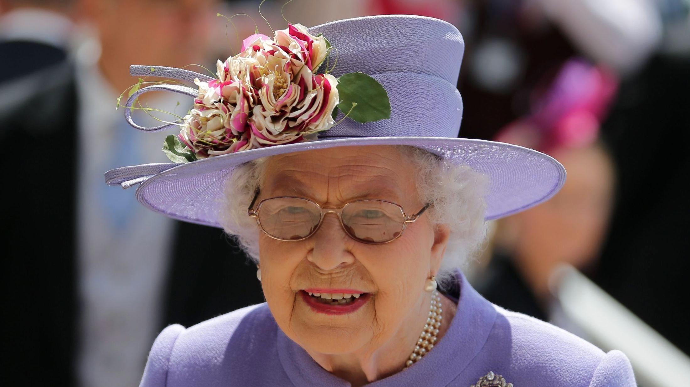 KAKESULTEN?: Buckingham Palace, hvor dronning Elizabeth holder til, leter nå etter en ny konditor. Kanskje det er deg? Foto: Daniel Leal-olivas/AFP