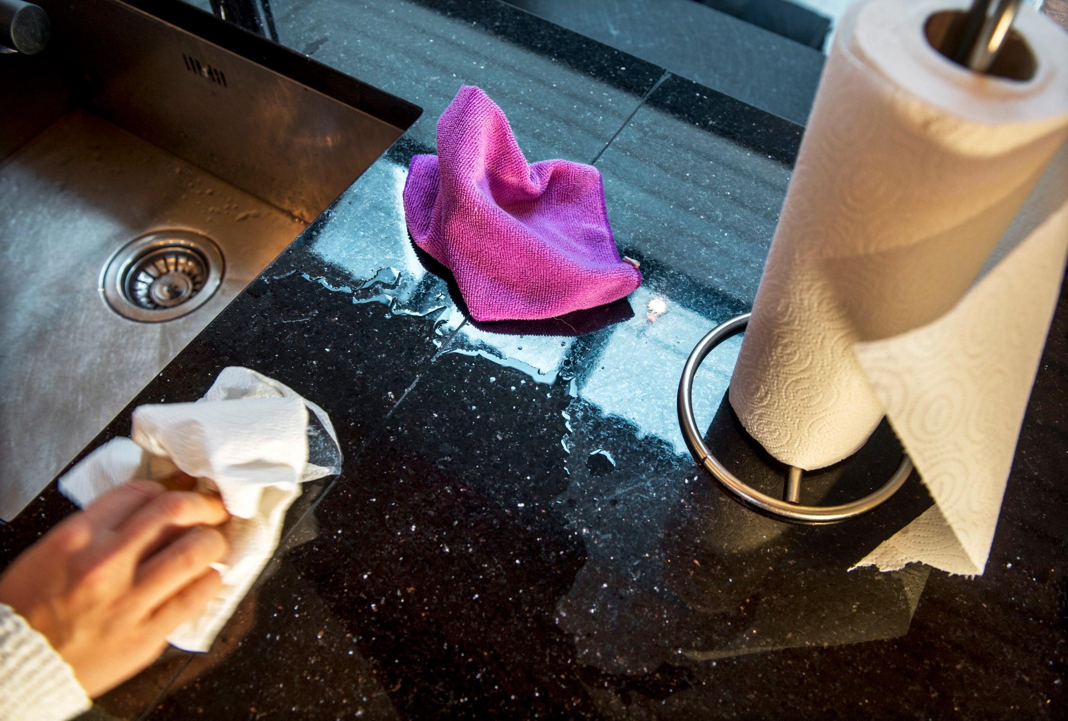 VASK OFTE: Vet du ikke helt hva kluten blir brukt til? Da bør du vaske den ofte. Gjerne på 90 grader! Foto: Helge Mikalsen/VG