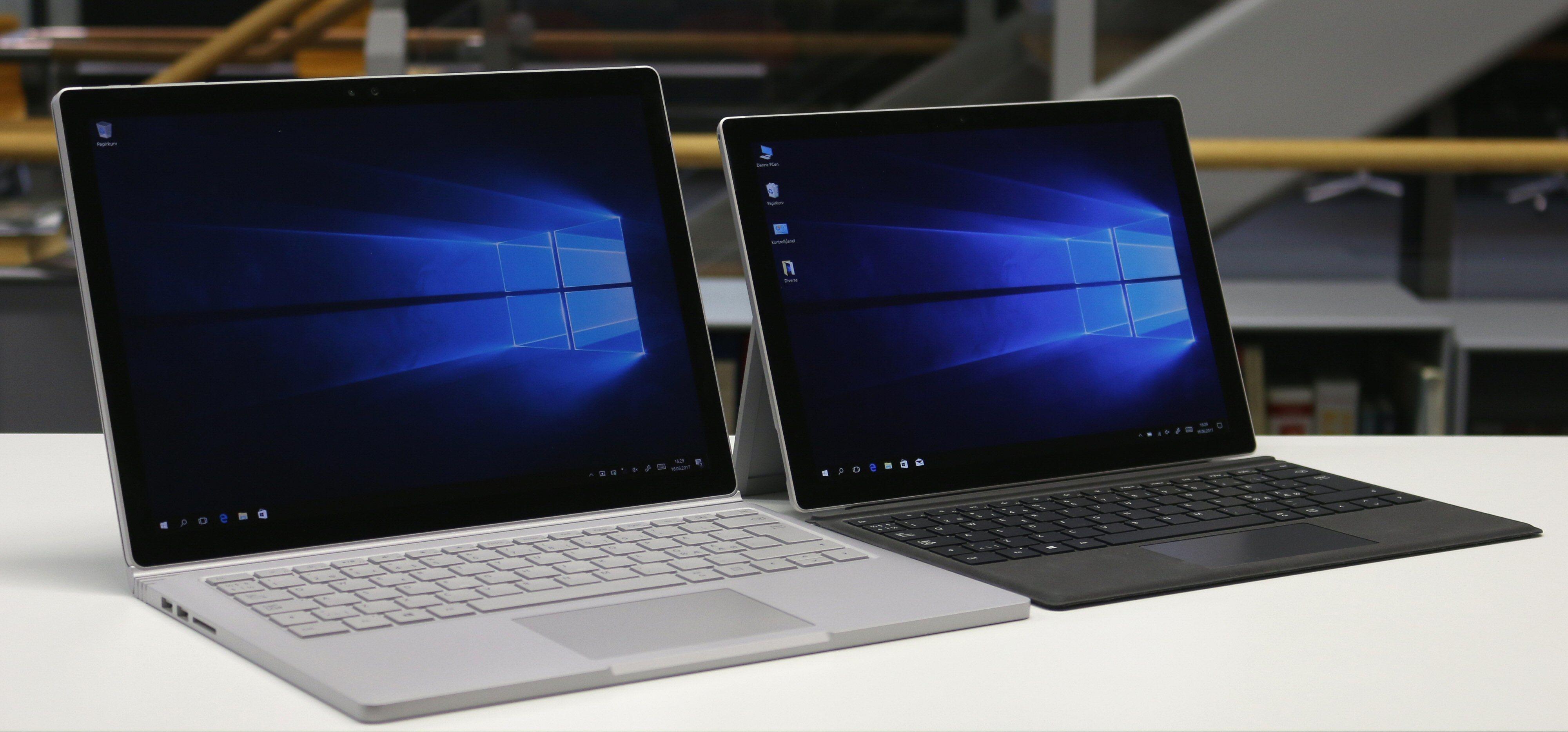Surface Pro (til høyre) sammen med Surface Book, som er større og kraftigere.
