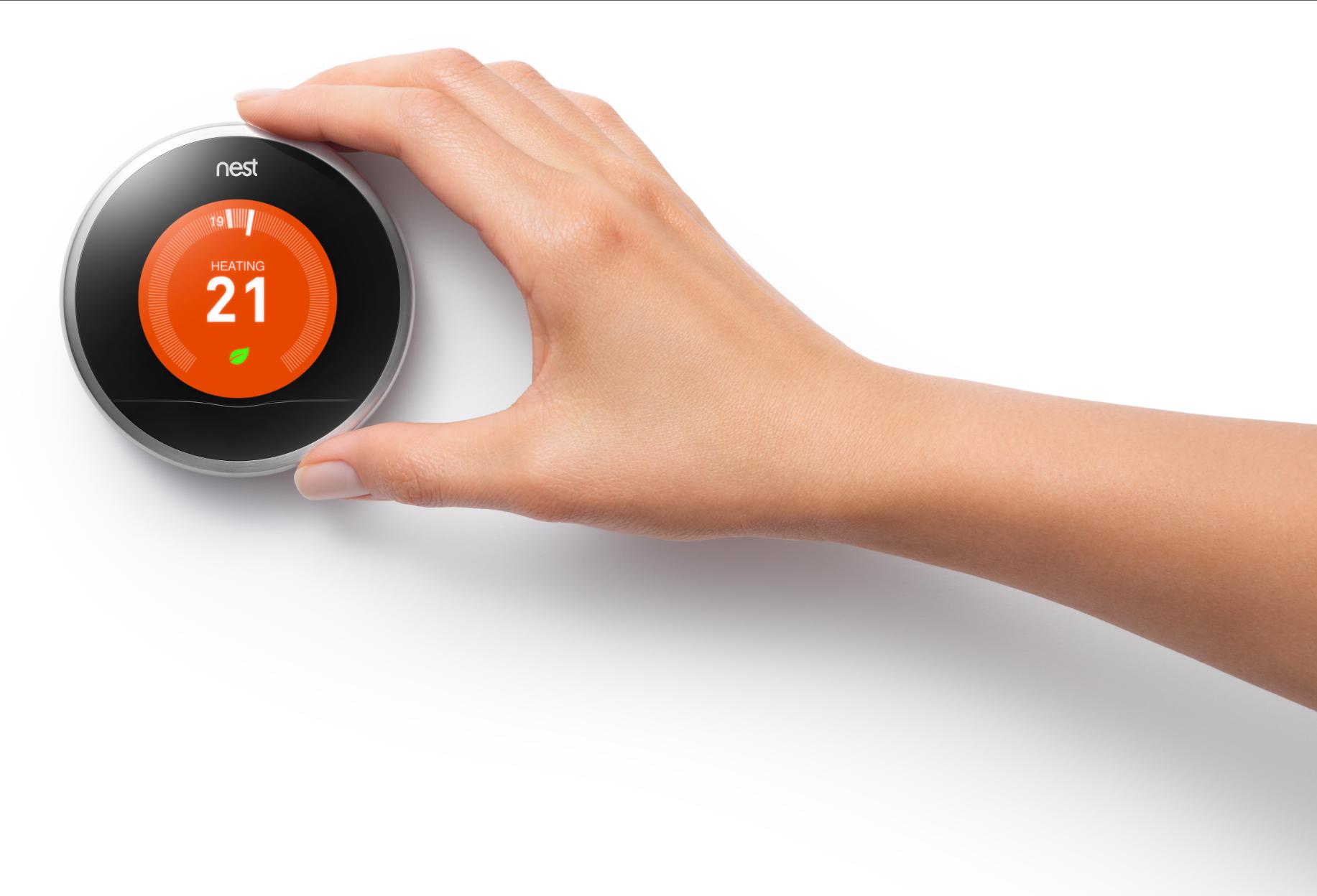 Google kjøpte i januar opp Nest Labs, en produsent av intelligente termostater som kan styres fra mobil.