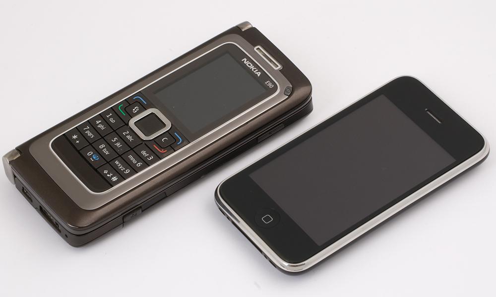 Sammenlignet med en annen telefon som har "alt" - Nokia E90. (Klikk for større bilder)