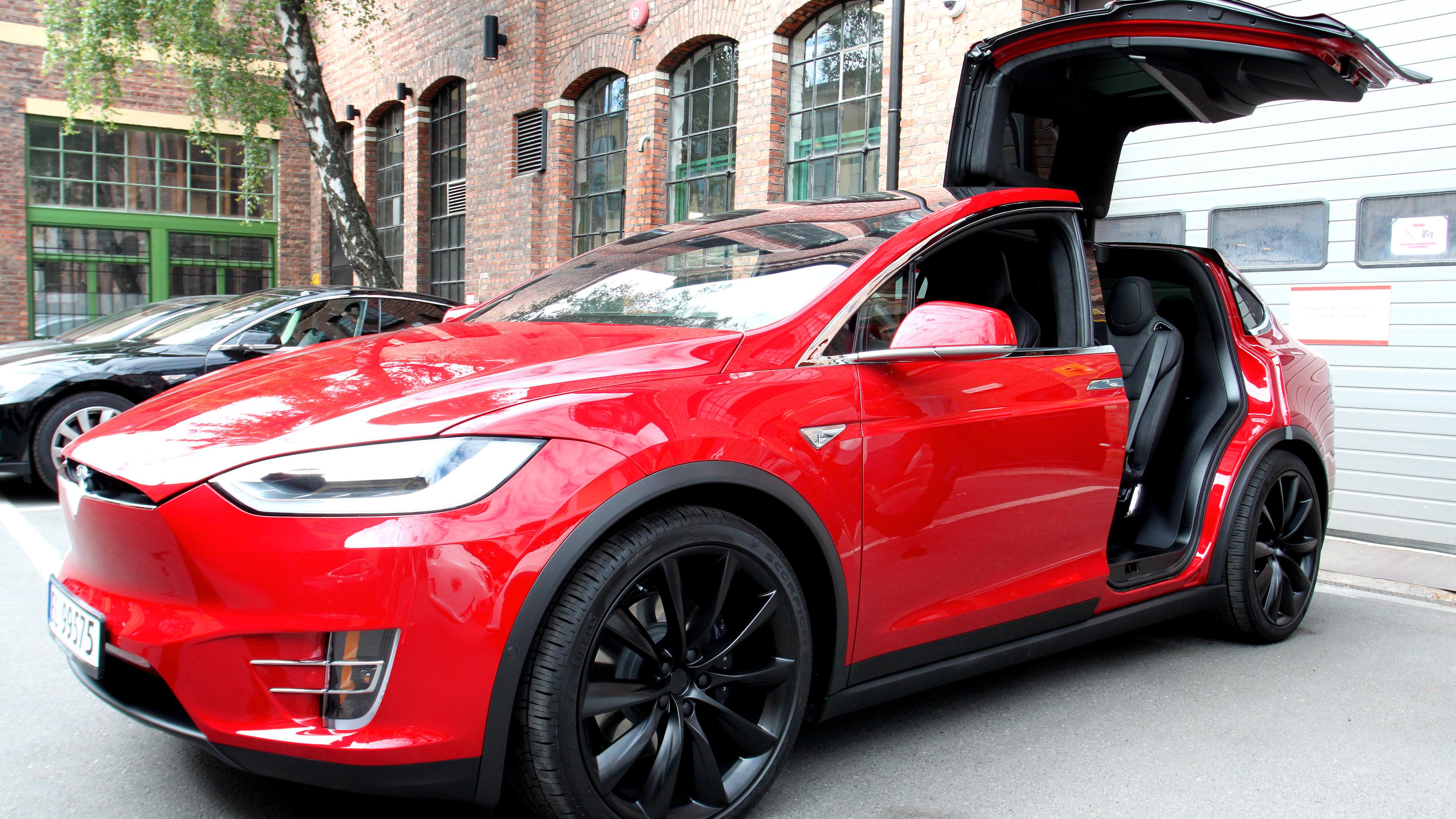 Tesla senker prisene på Model S og X med opptil sekssifrede beløp
