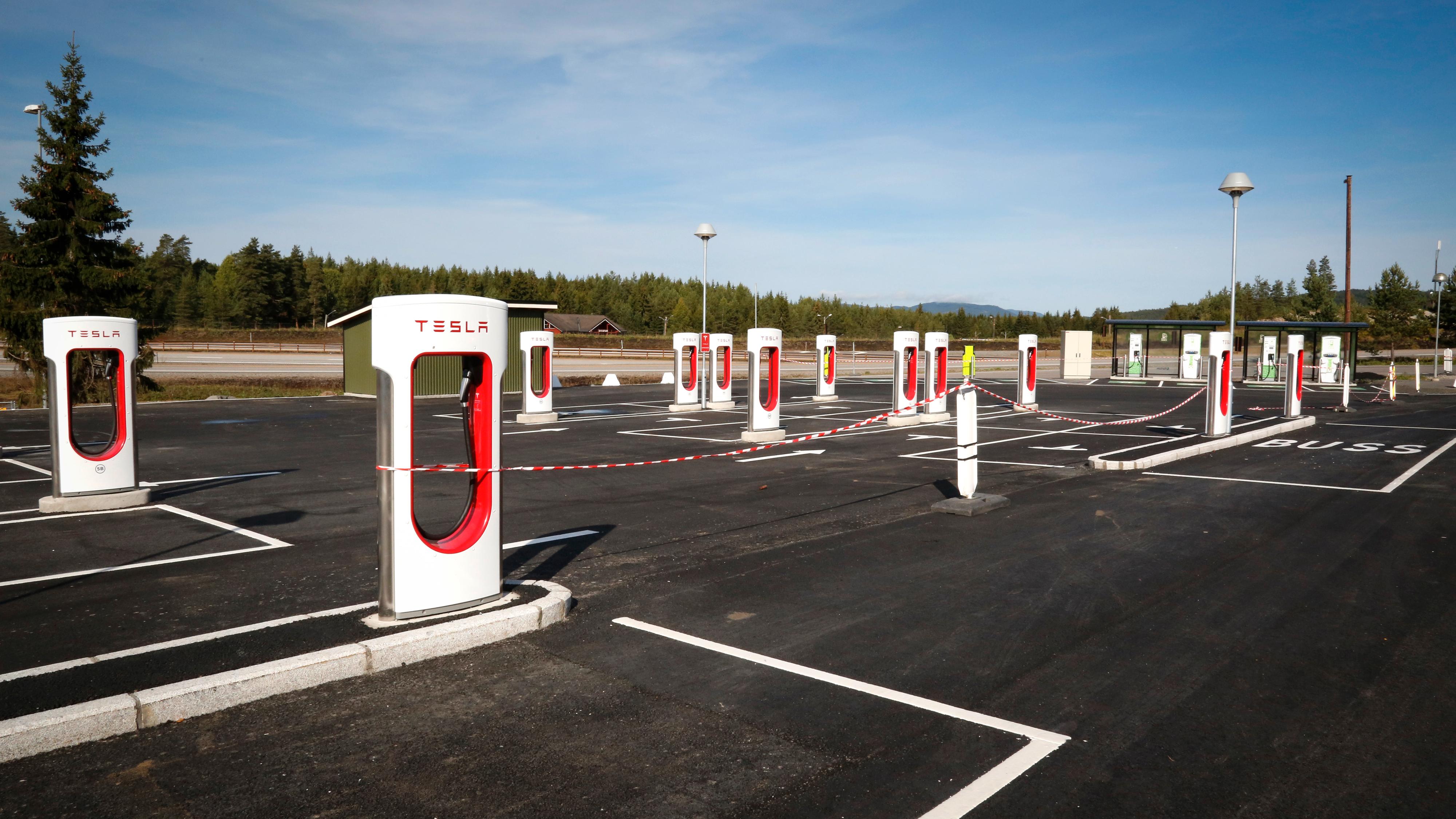 Norge har nå Europas to største Supercharger-stasjoner