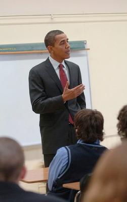Barack Obama er populær blant unge - noe takket være SMS. (Foto: Obama.com)