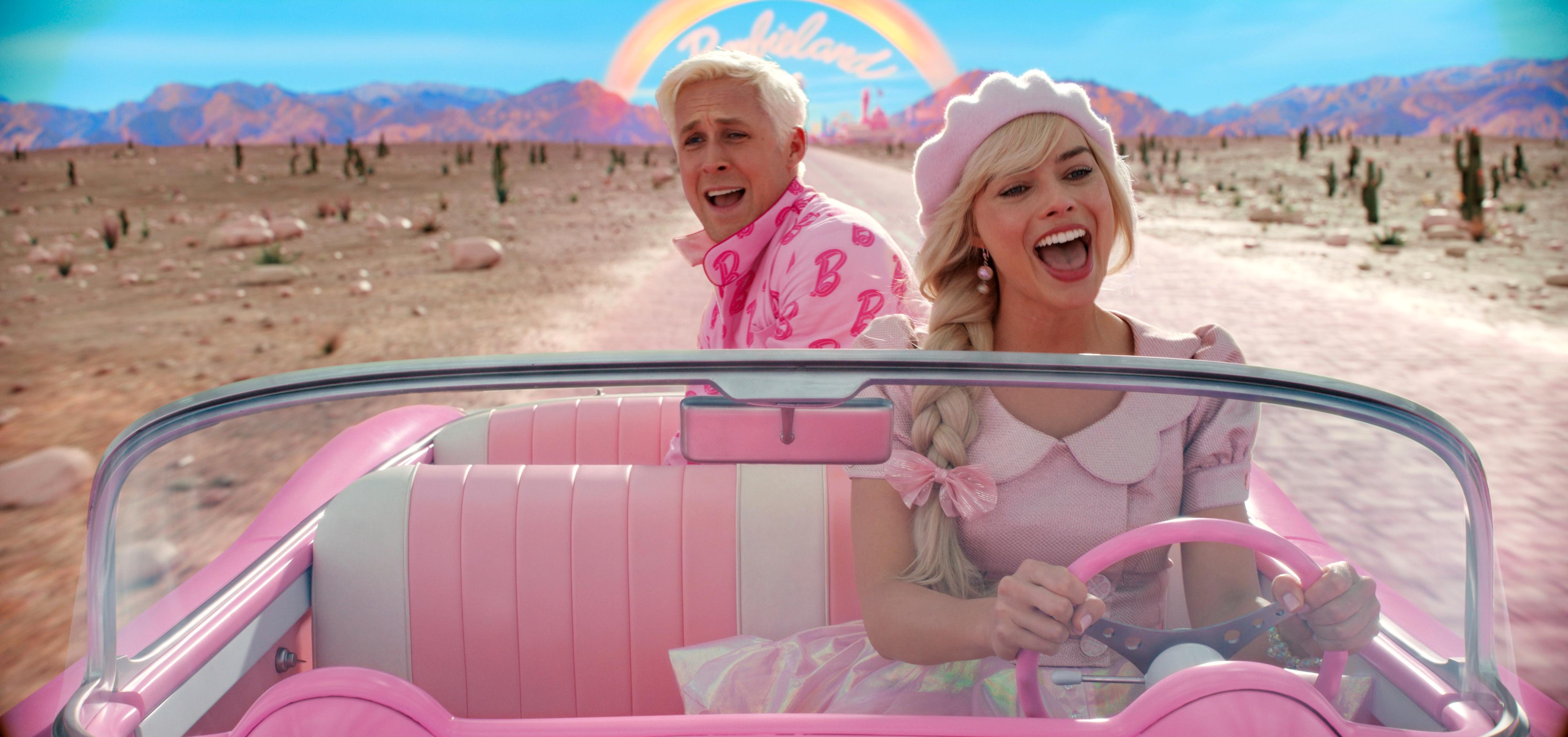 DUO: Ryan Gosling og Margot Robbie spiller Ken og Barbie i den nye «Barbie»-filmen. Mange lar seg inspirere av filmen – også i matveien. 