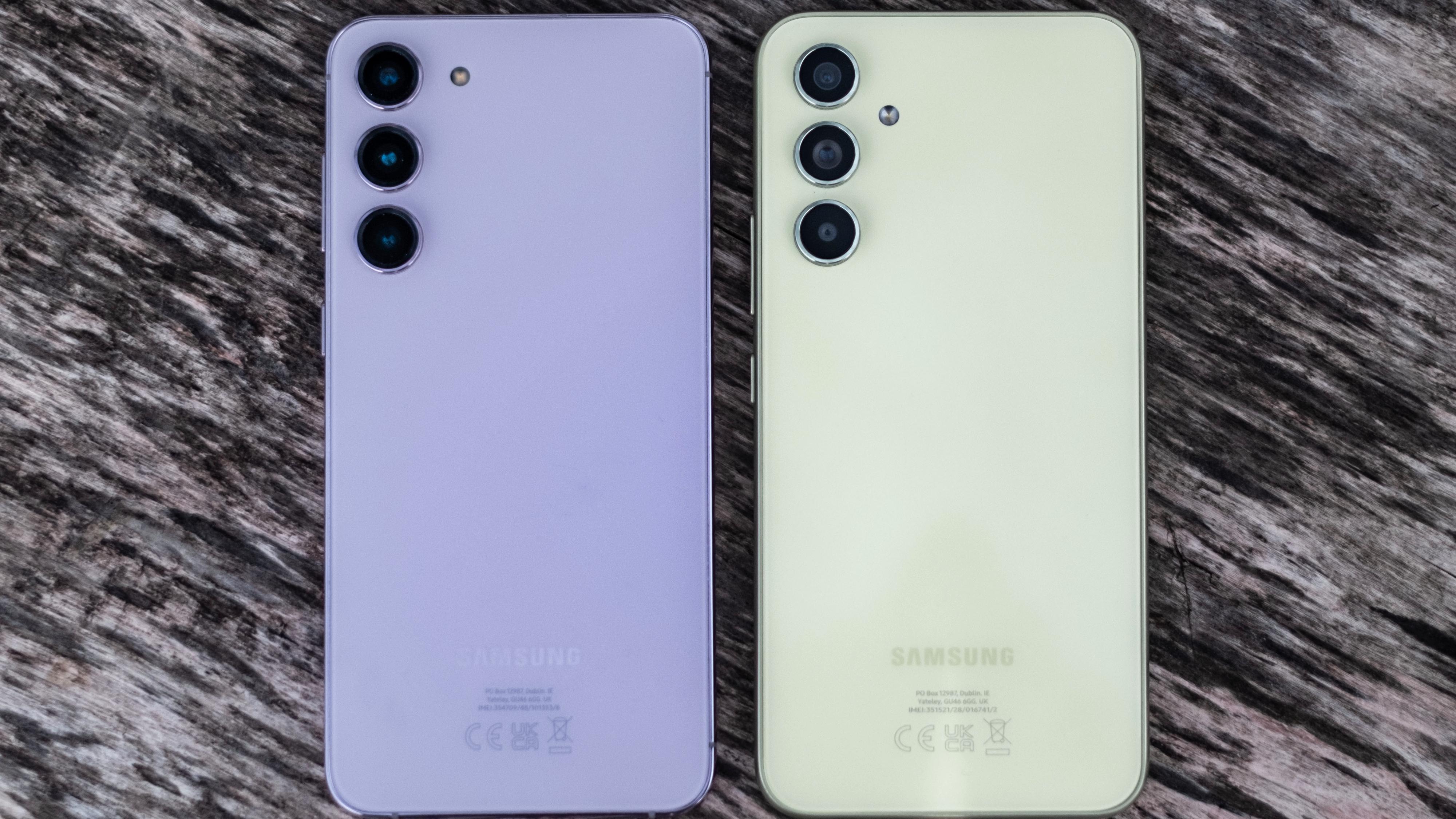 Til venstre er en av Samsungs toppmodeller - Galaxy S23+. Til høyre Galaxy A54. Ser du forskjell?