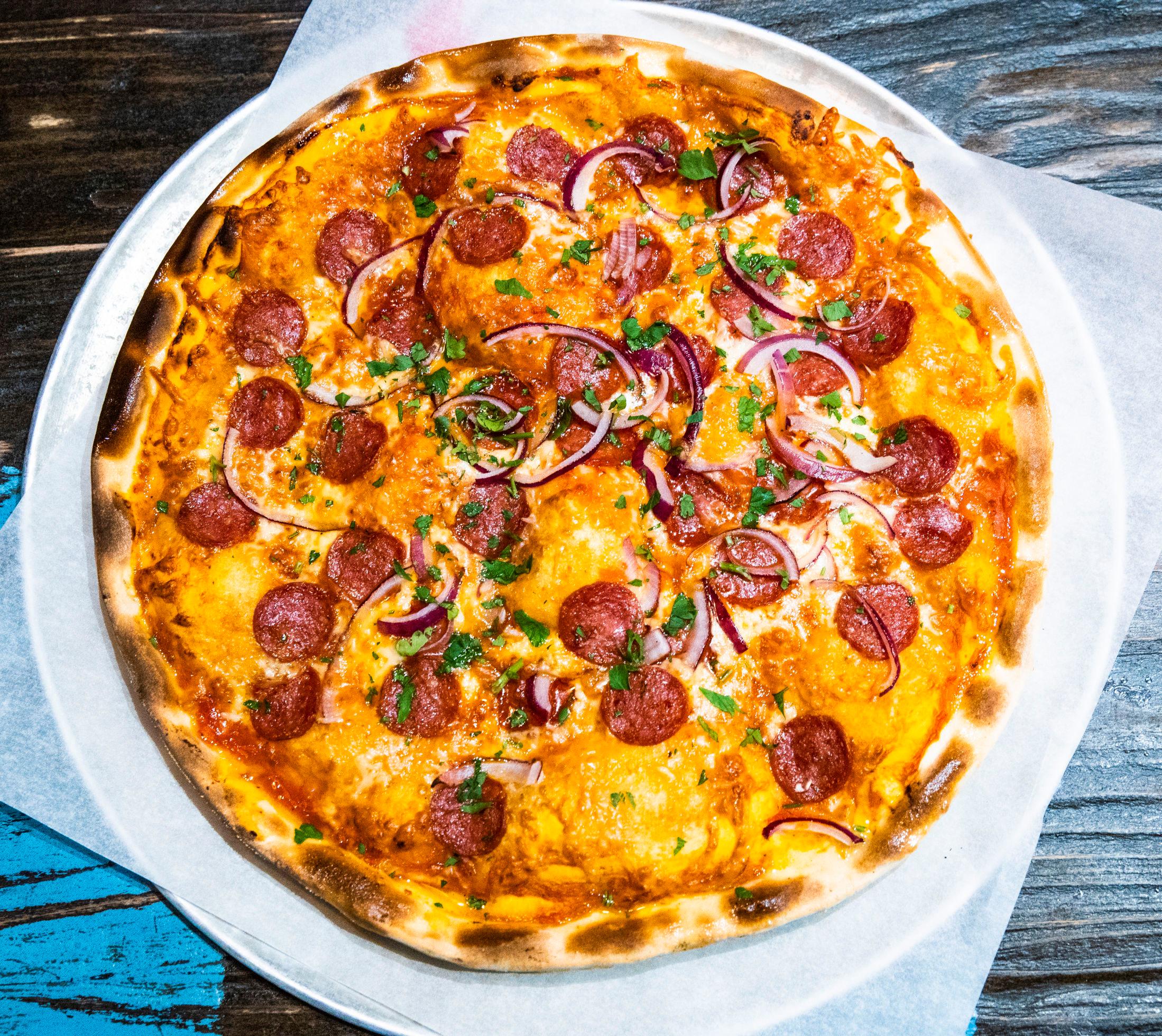 IKKE DEN BESTE: En tynn pepperonipizza er det mange andre som får til bedre, mener VGs restaurantanmelder. Foto: Frode Hansen/VG