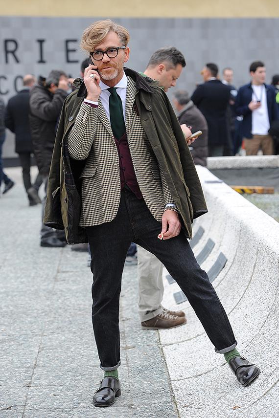 RUTER: Sprit opp en helt vanlig jeans med kule sokker og en tøff blazer. Foto: Getty Images