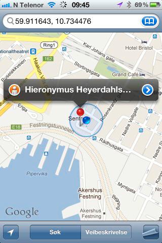 Du kan taste inn GPS-posisjonen direkte i søkefeltet i kartet på iPhone eller Google Maps på Android-mobiler.