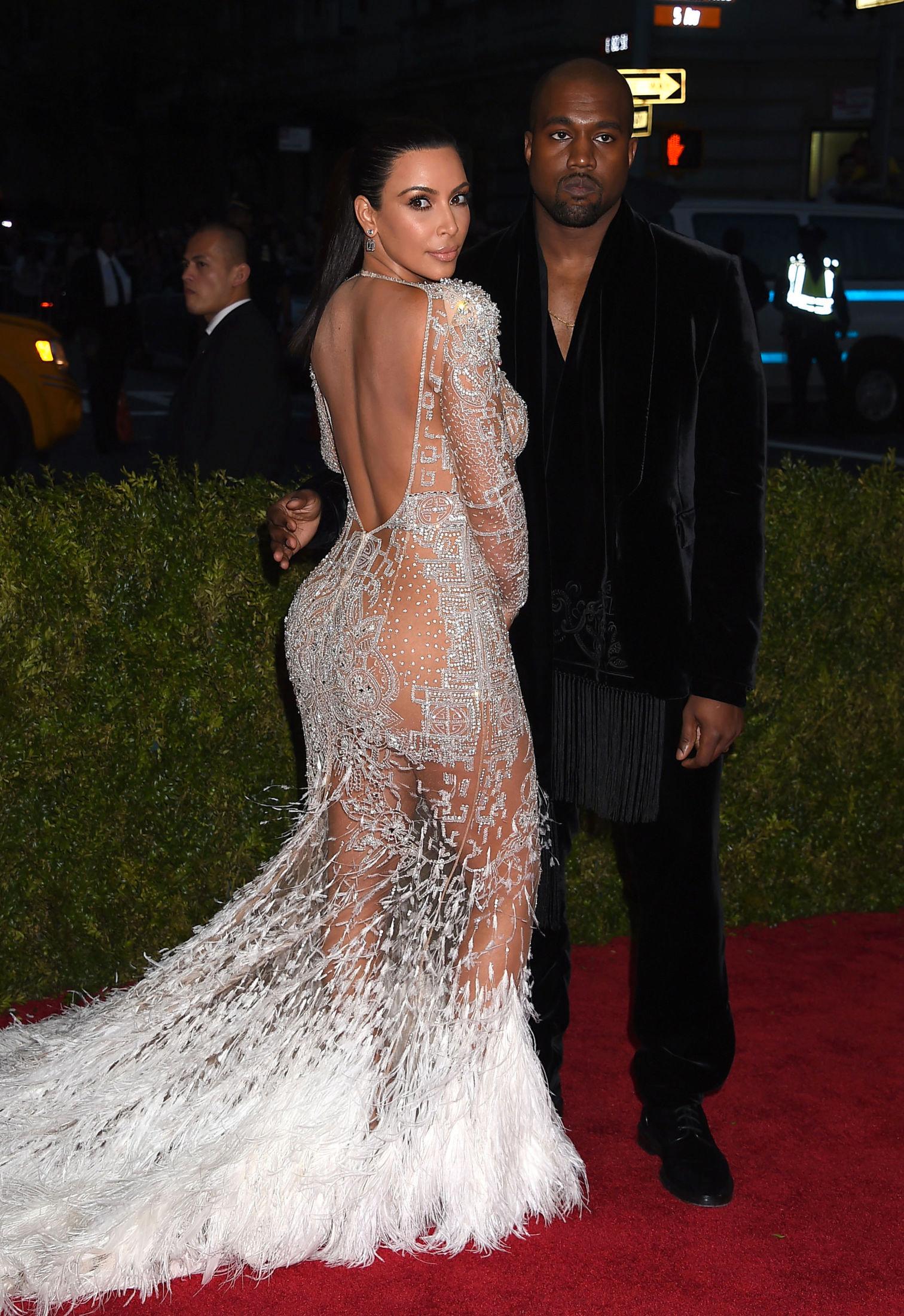 KARDASHIAN: Kim Kardashian West og mannen Kanye West på Met-gallaen i 2015. Kim iført Roberto Cavalli. 