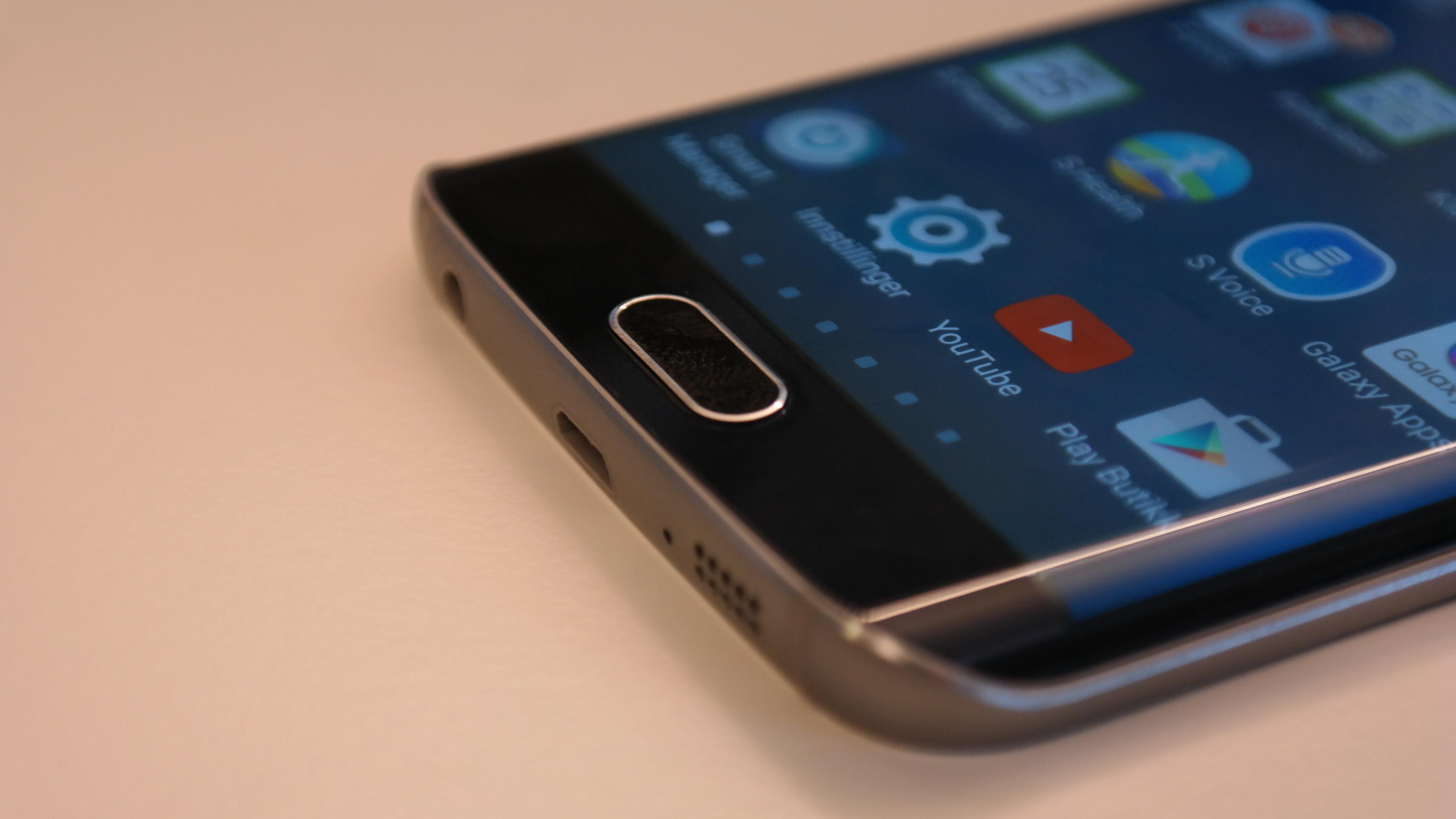 Apple skal visstnok også lansere en modell med kurvet OLED-skjerm neste år, som på Samsungs Galaxy S7 Edge.