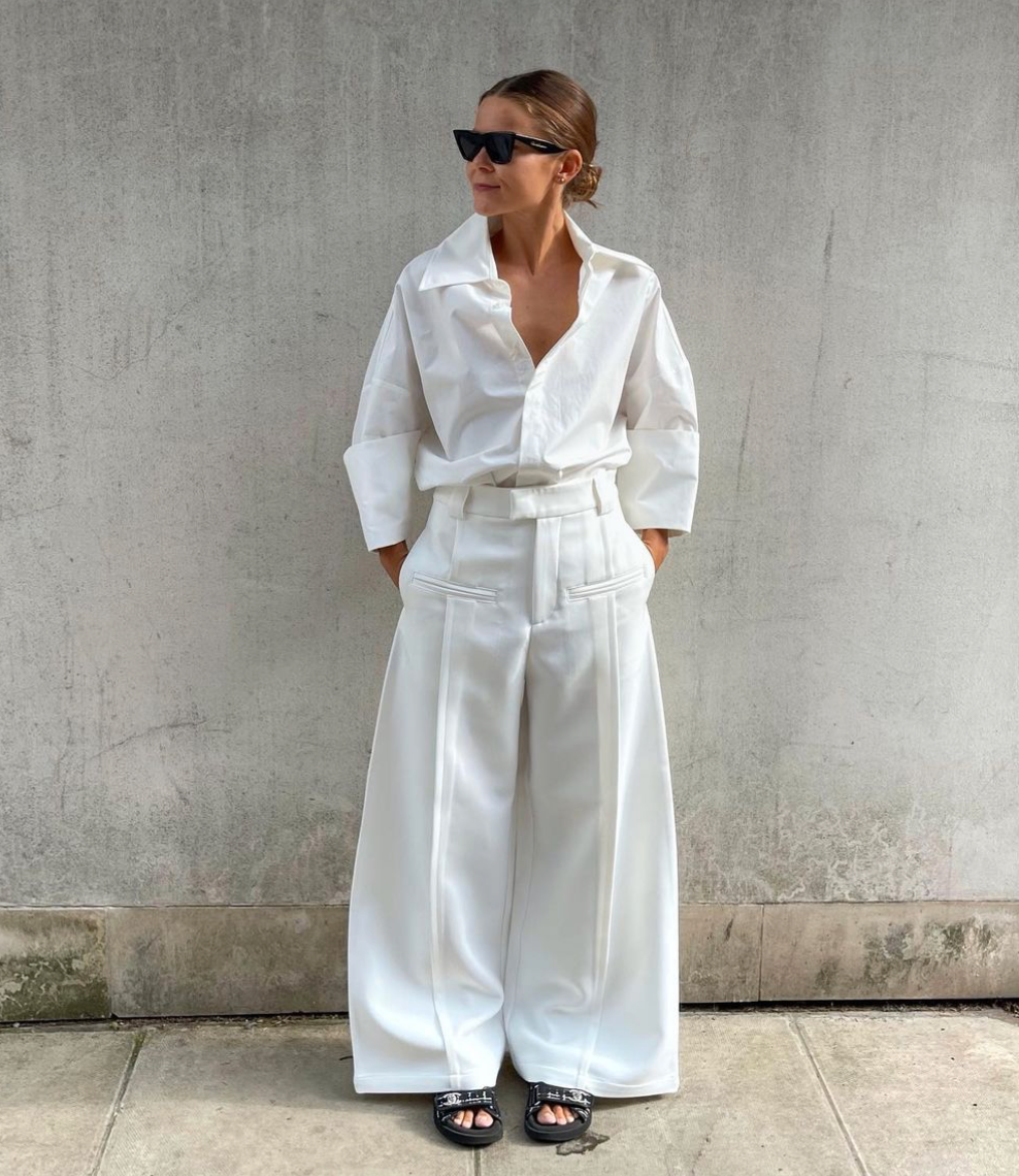NÅ: Rikke Krefting sommer-chic i «palazzo»-bukser og hvit skjorte. 