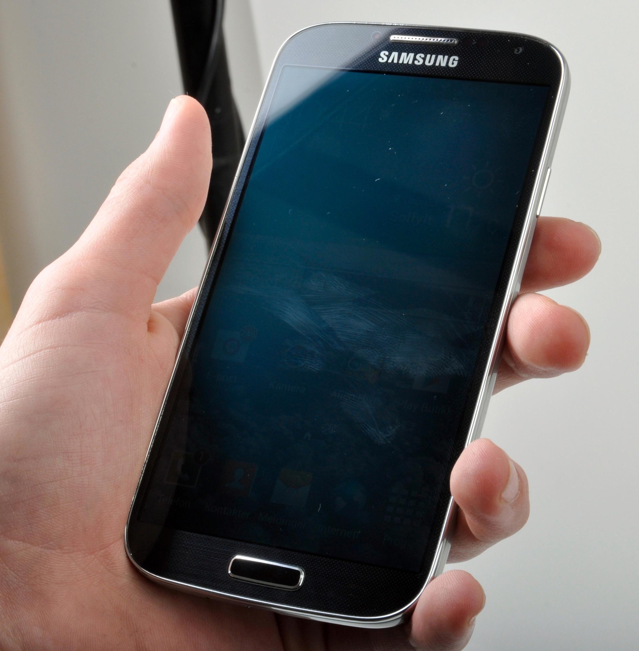 Også Samsungs Galaxy S4 har flere innebygde sensorer enn vi er vant til å finne.Foto: Sander Dyrop, Amobil.no