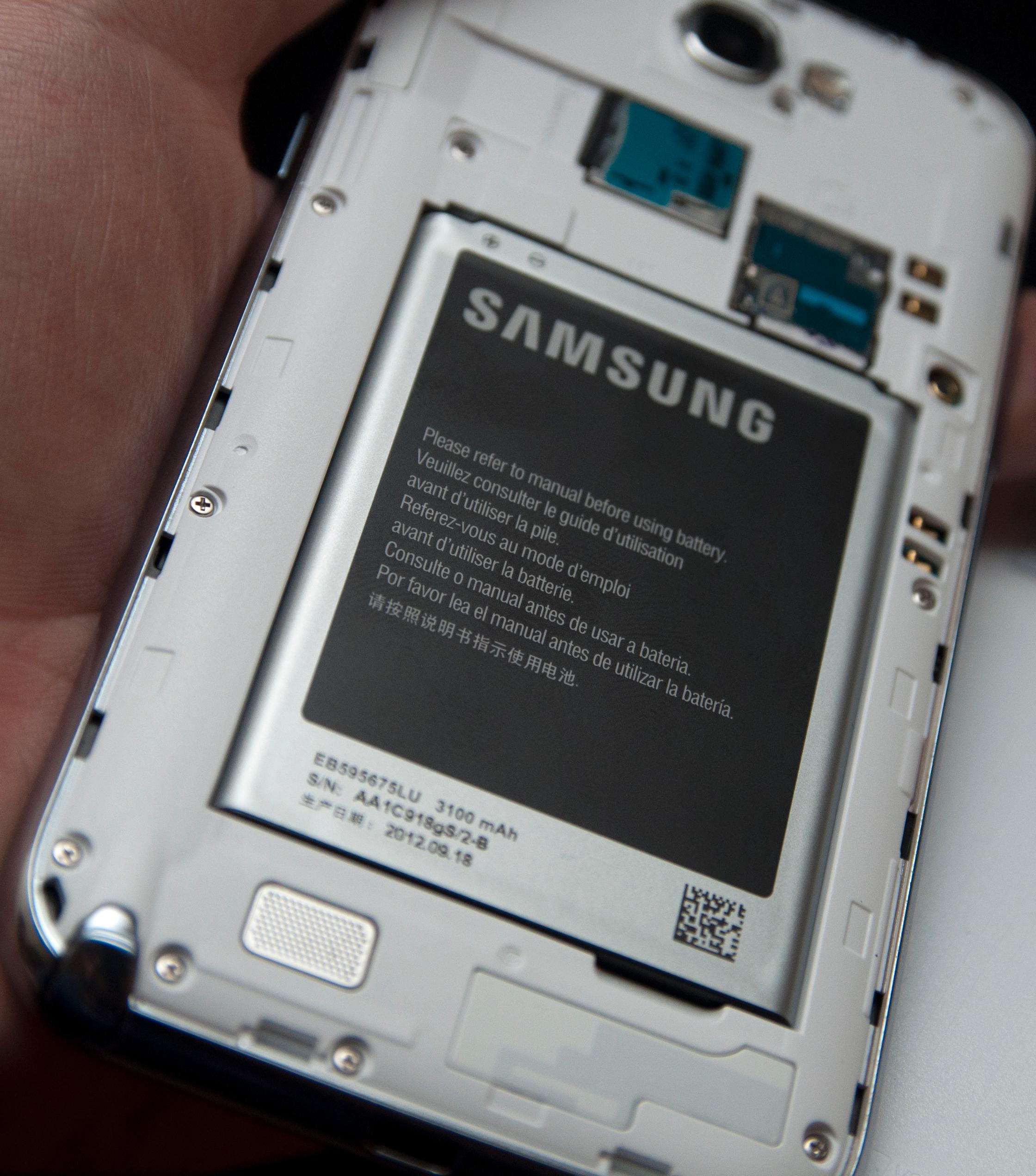 Galaxy Note II tåler et par dagers tung bruk før den må lades. Det skyldes et digert batteri på 3100 mAh.Foto: Finn Jarle Kvalheim, Amobil.no