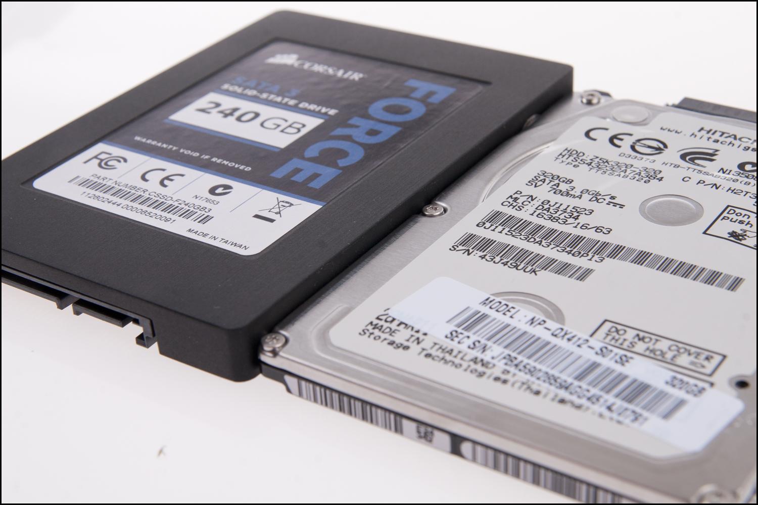 7 mm harddisk og 9,3 mm SSD – det er stor høydeforskjell.Foto: Jørgen Elton Nilsen, Hardware.no