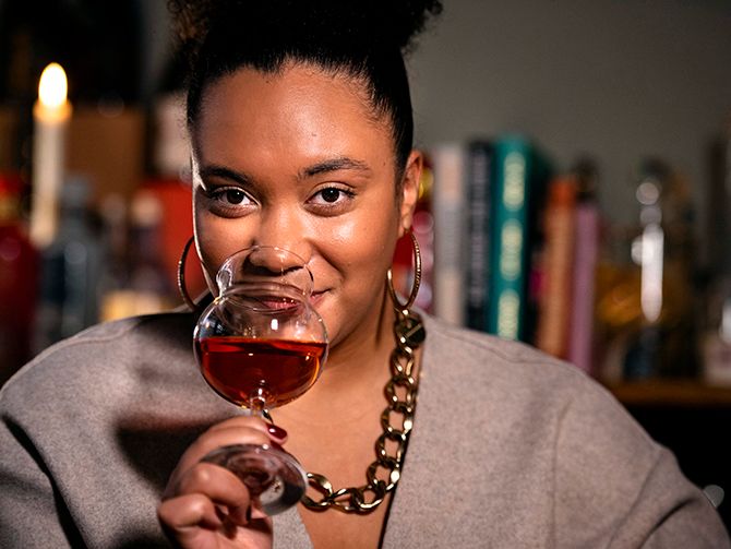 Sarah Lindstrand Mboge tipsar om vin till alla hjärtans dag.