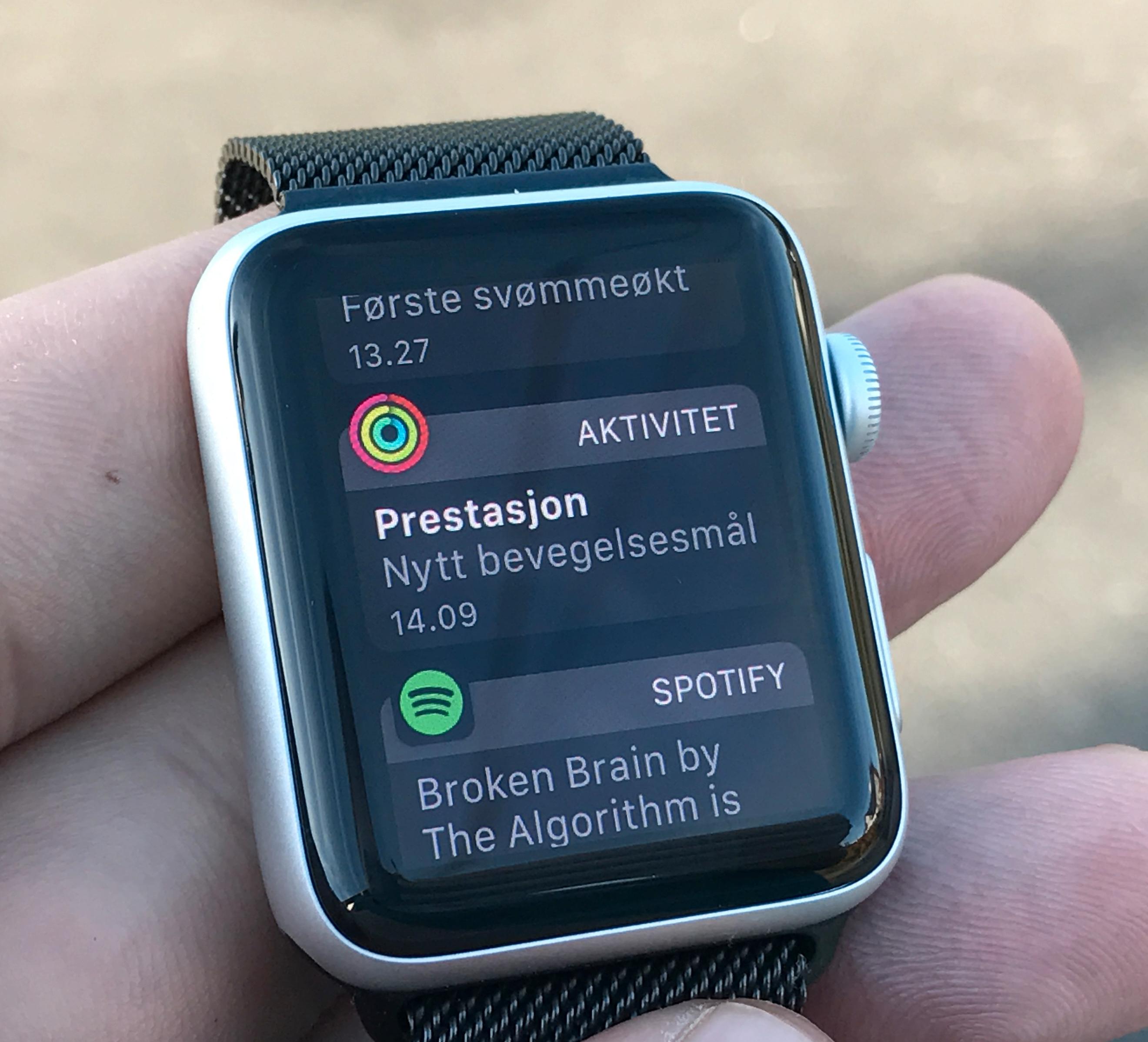 Apple Watch gjør en god jobb med å varsle om oppnådde mål og det som måtte foregå på telefonen din.