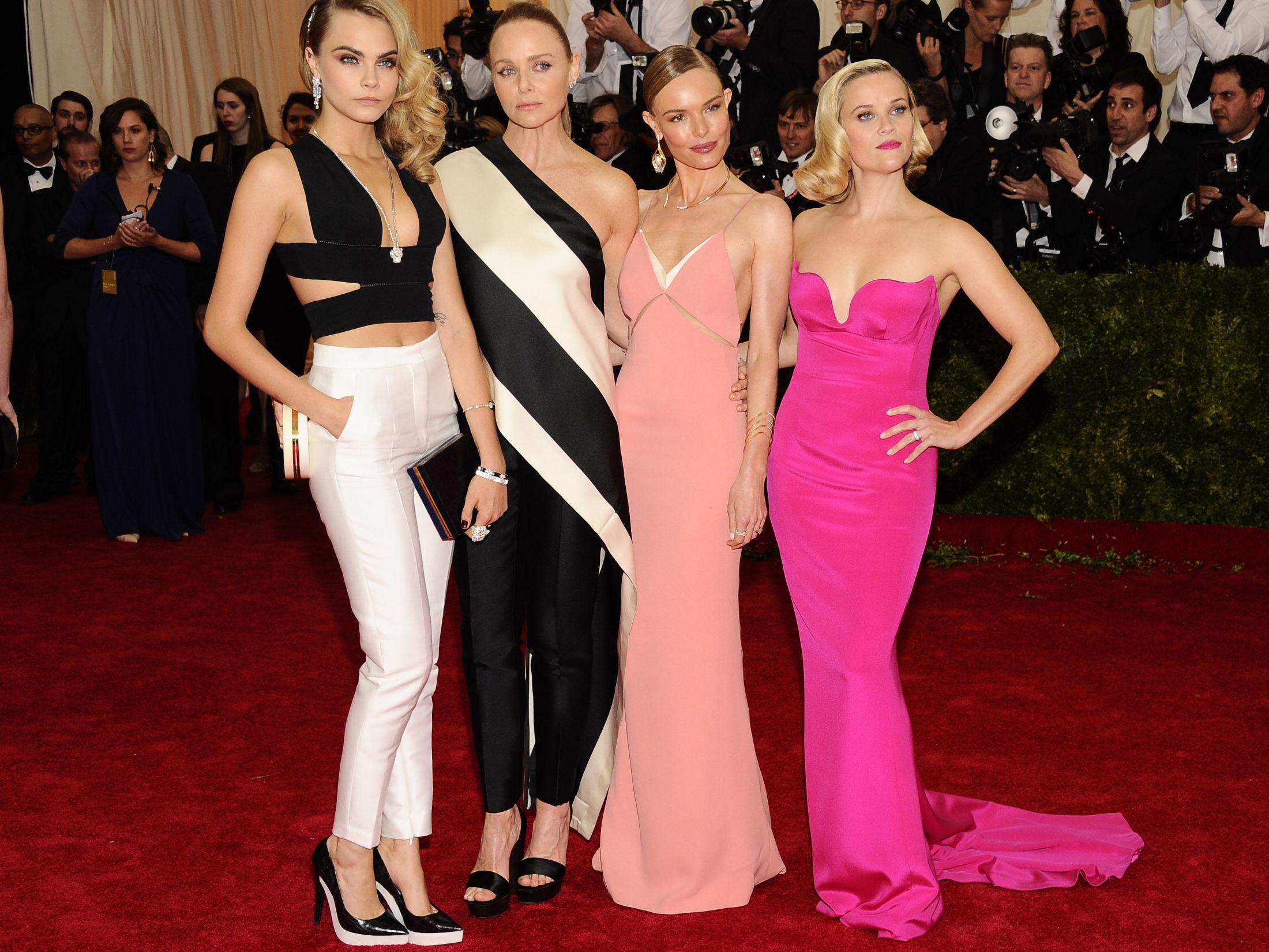 KUL GJENG: Reese Witherspoon, Kate Bosworth, Stella McCartney og Cara Delevingne så upåklagelige ut alle sammen. Foto: NTB Scanpix
