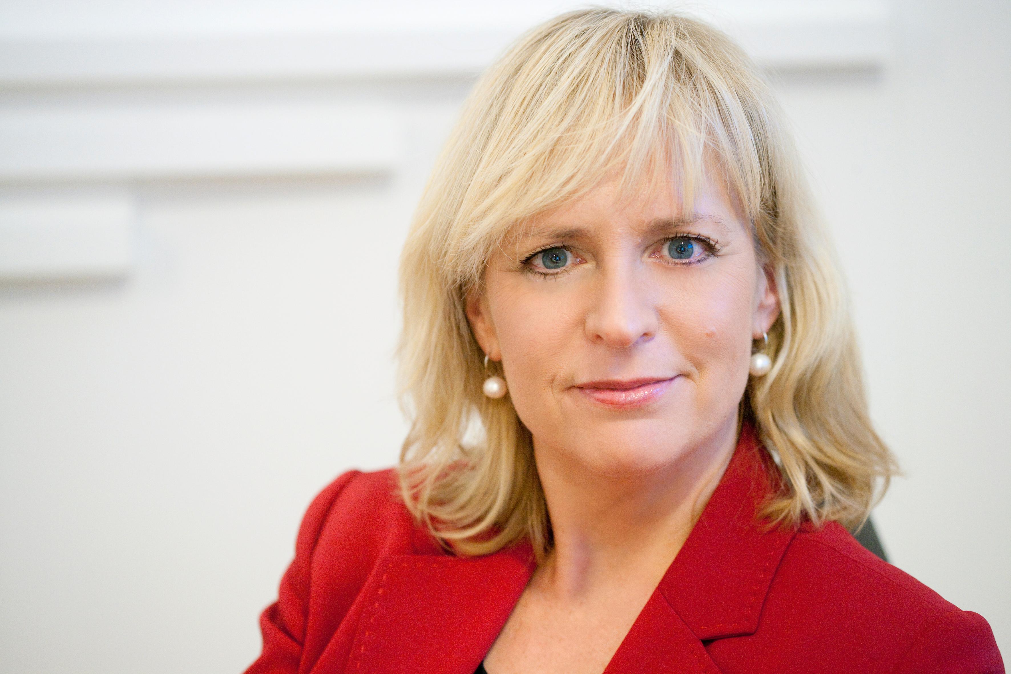 Christine Korme er kommunikasjonsdirektør i Microsoft Norge. Hun råder deg til å legge på hvis noen ringer og sier de er fra «Microsoft».Foto: Microsoft