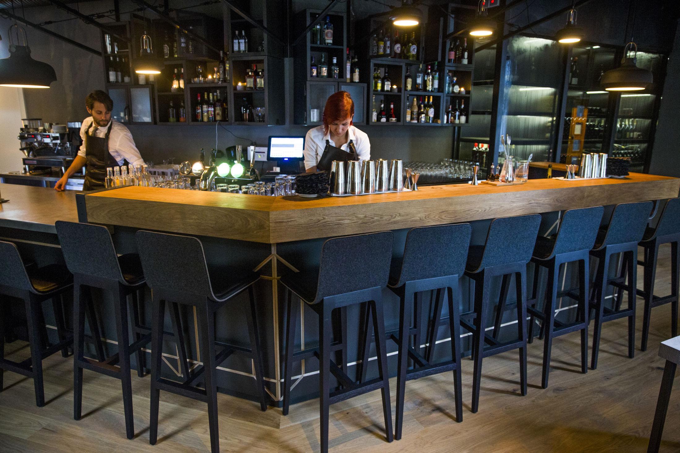 KOMBINERT: BA53 er ikke bare restaurant, men huser også bar. Foto: Frode Hansen/VG