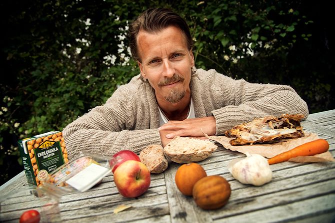 Nolla svinnet. Det är det enklaste sättet att bli mer hållbar, säger kocken Paul Svensson som tipsar om vad man kan göra av torrt bröd och kycklingskrov.