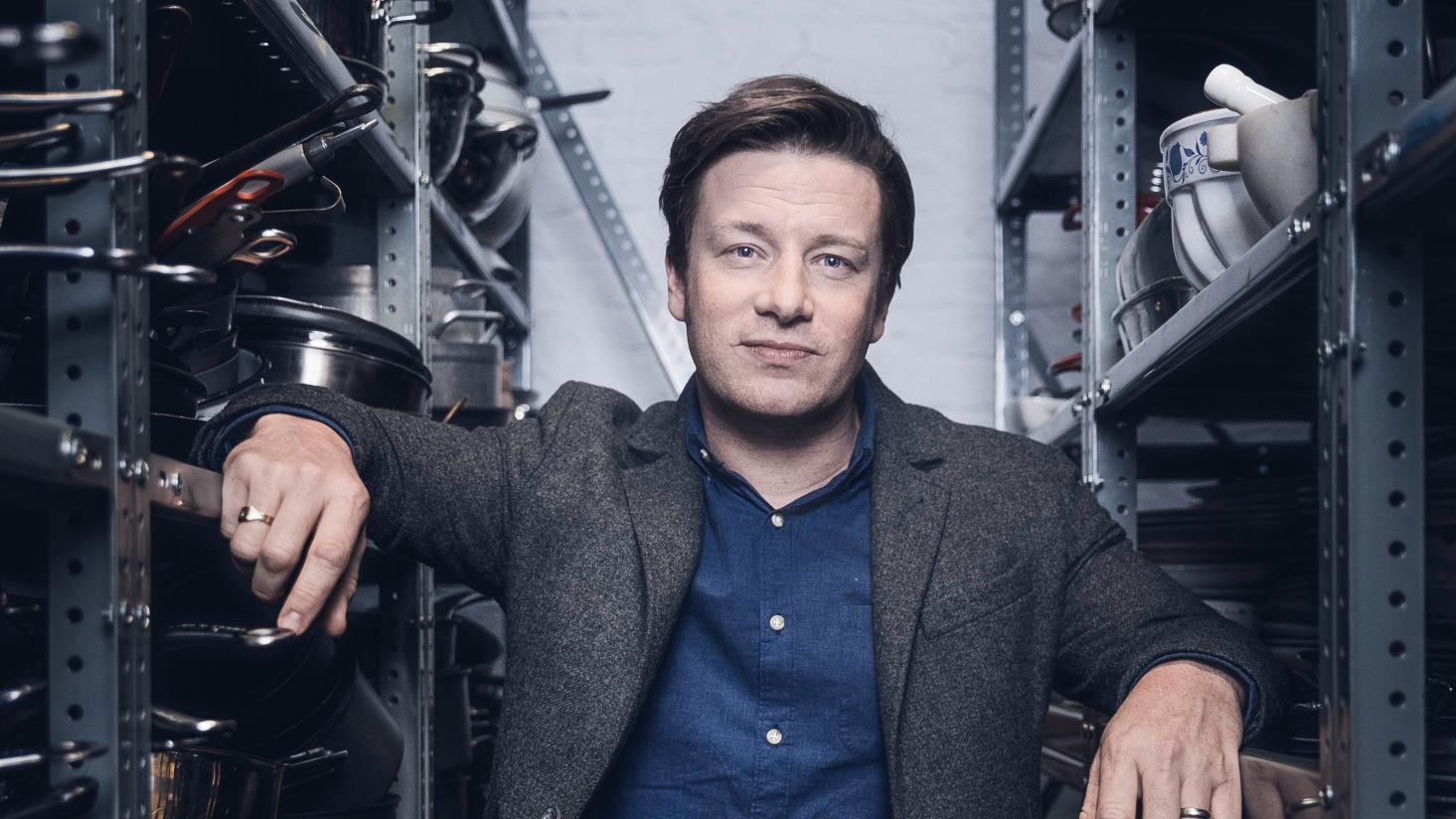 TØFF START: Jamie Oliver ble først kjent som TV-kokk i programmet «The naked chef». Ikke alle likte at han, som mann, lagde mat. Foto: Krister Sørbø/VG