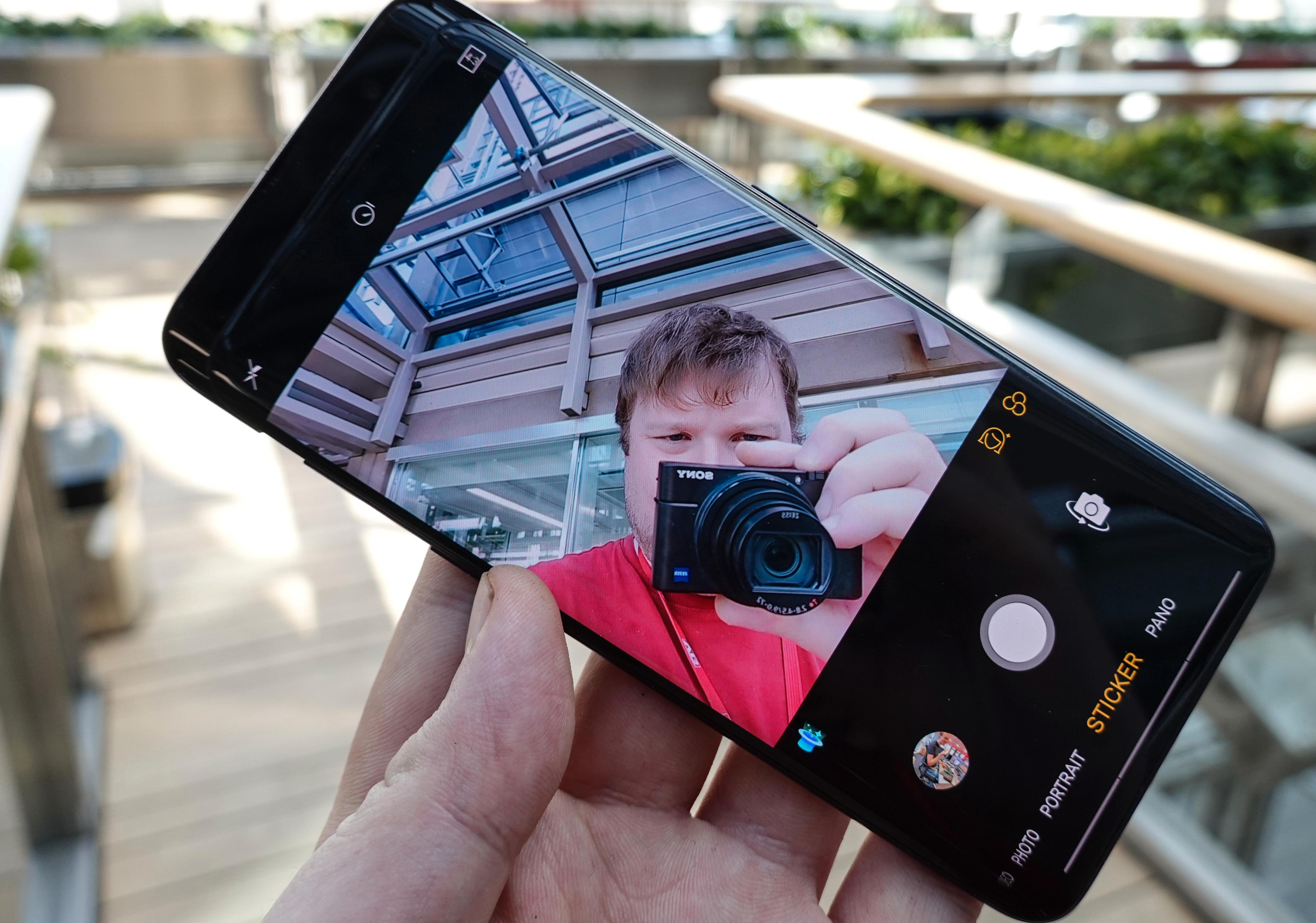 Kameraet i Find X ser ikke fantastisk ut på papiret, men det gjør en helt ålreit jobb. Det er egentlig kun når det virkelig begynner å skumre at det sliter, mens hakket kvassere kameramobiler som Samsung Galaxy S9 og Huawei P20 Pro holder koken litt til.